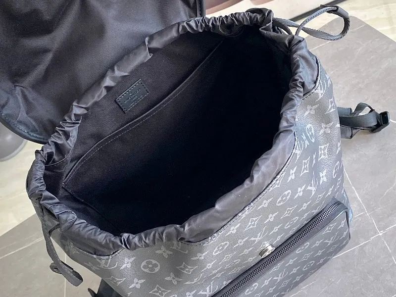 All categories 💚 Authentic bags 💚 LV LV classic backpack