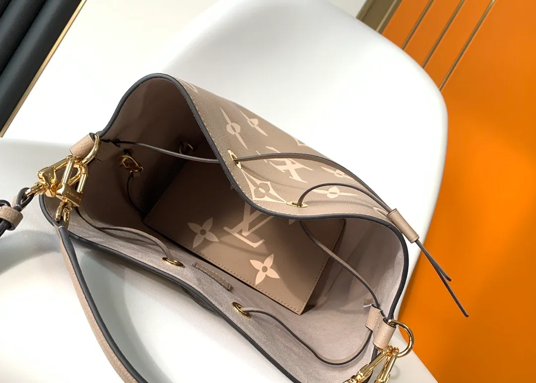 All Categories Official Website "Brand Women's Bags" Women's Bags 💙 LV 2026 New LV Crossbody Bag