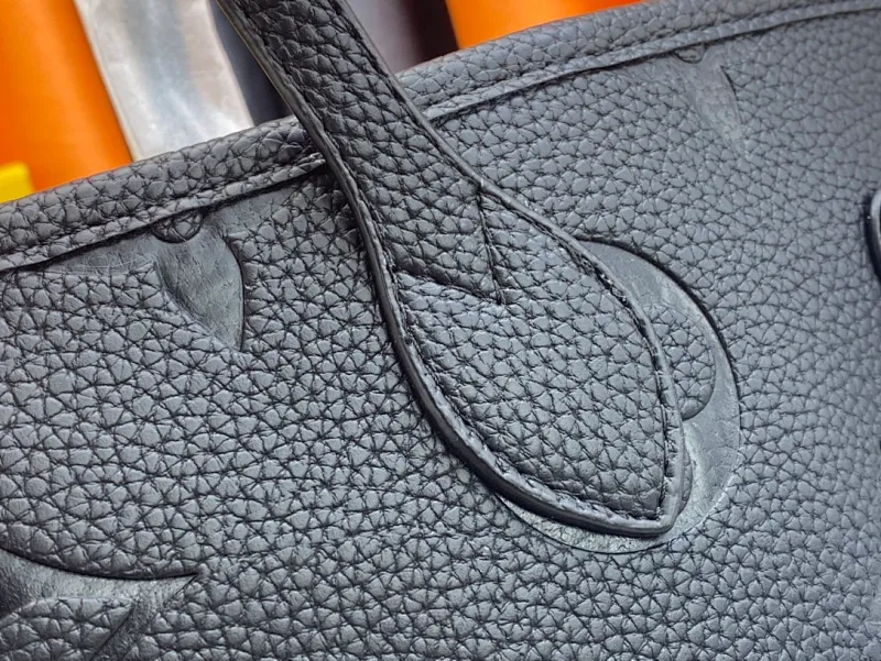 All categories Official website "Brand Women's Bags" Women's Bags 💙 LV replica LV, fine imitation LV bags, LV shoulder bags, 2023 official latest version LV full leather embossed handbag, bag factory, original material, size: 32-29-17CM