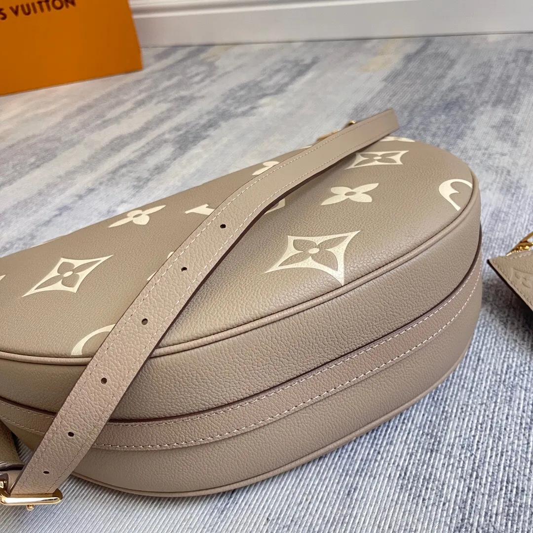 All categories Official website "Brand Women's Bags" Women's Bags 💙 LV 2025 new LV armpit bag