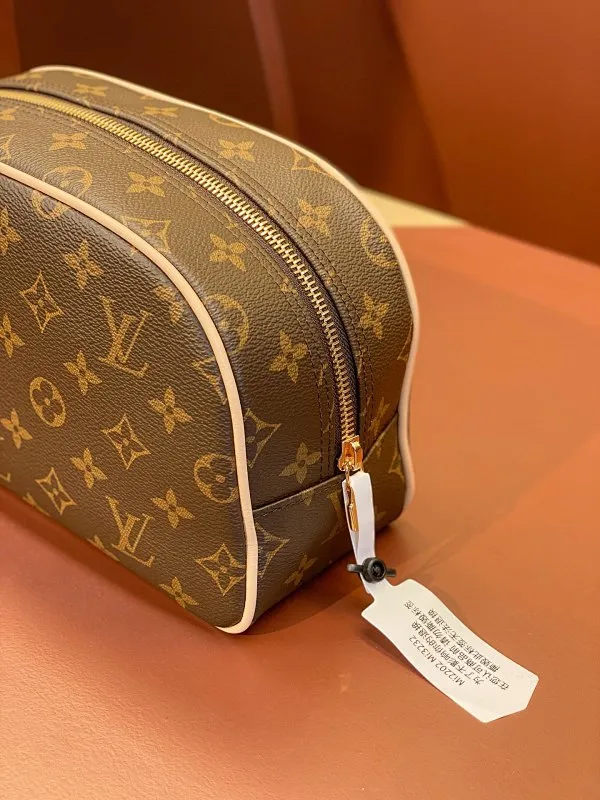 All categories Official website "Brand Women's Bags" Women's Bags 💙 LV 2025 new LV toiletry bag