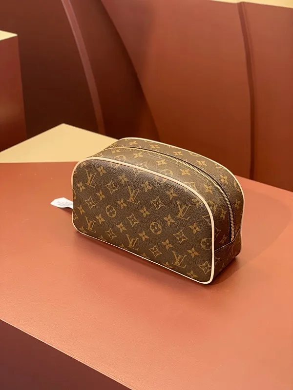 All categories Official website "Brand Women's Bags" Women's Bags 💙 LV 2025 new LV toiletry bag
