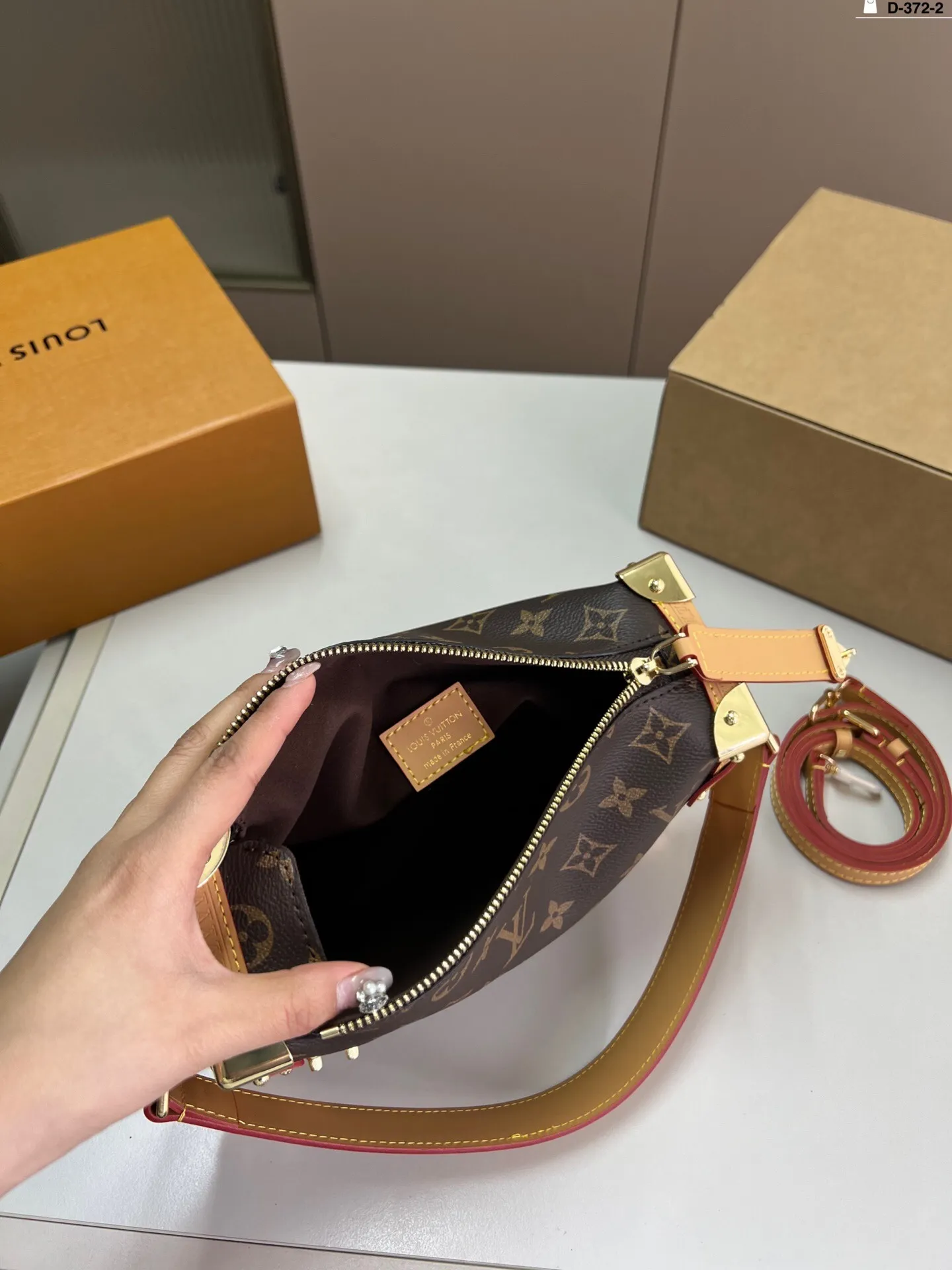 All categories Official website "Brand Women's Bags" Women's Bags 💙 LV 2025 new LV armpit bag