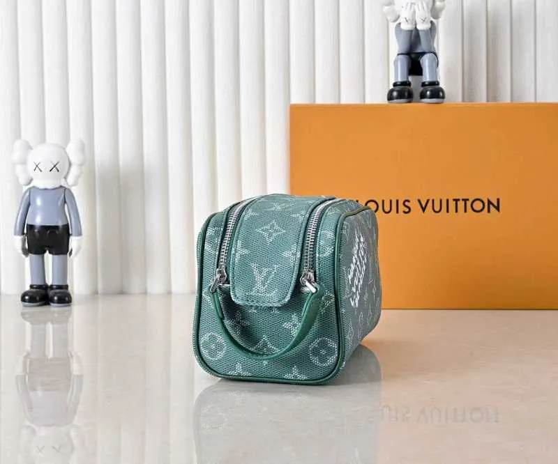 All categories Official website "Brand Women's Bags" Women's Bags 💙 LV 2026 new LV toiletry bag