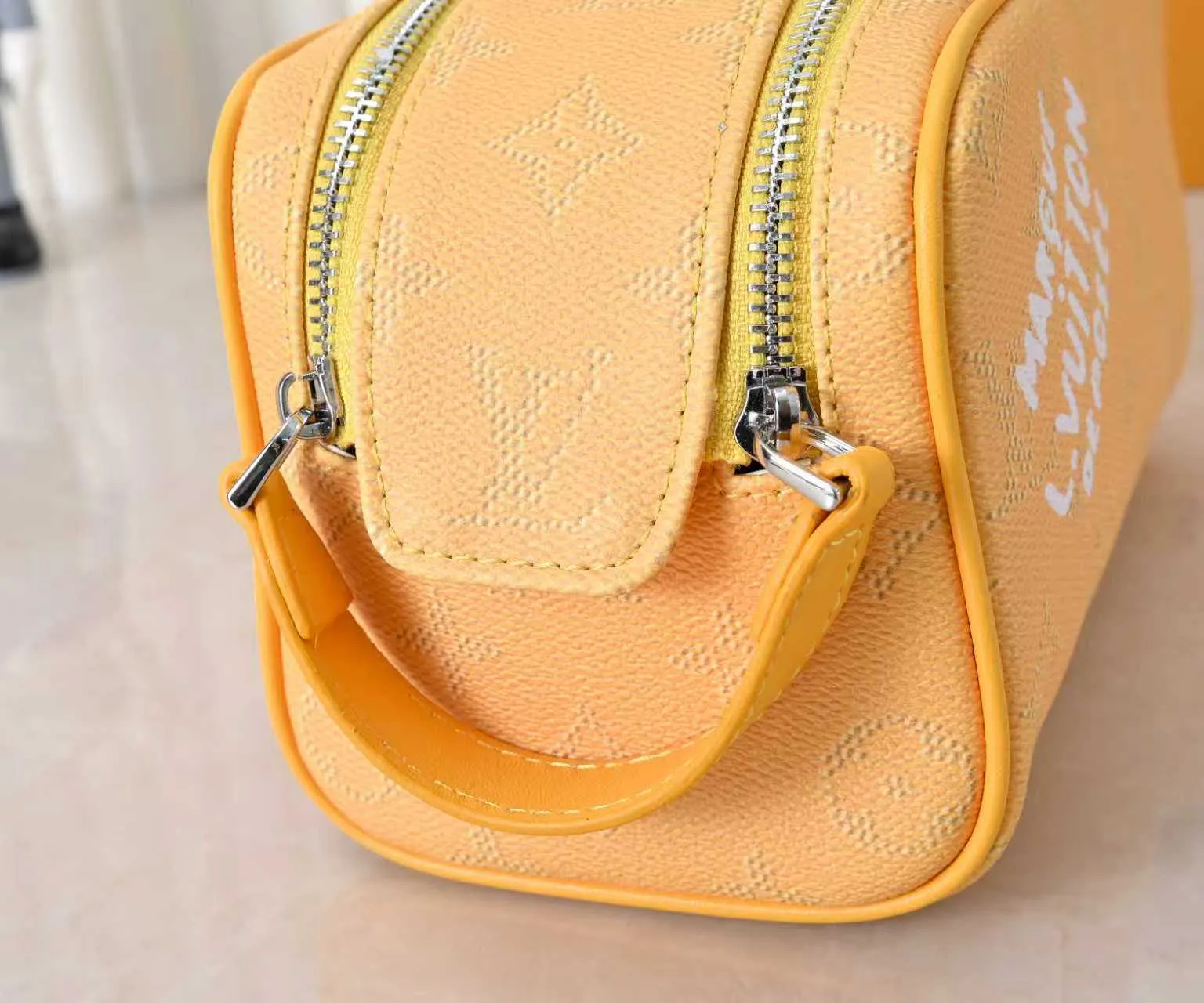 All categories Official website "Brand Women's Bags" Women's Bags 💙 LV 2026 new LV toiletry bag