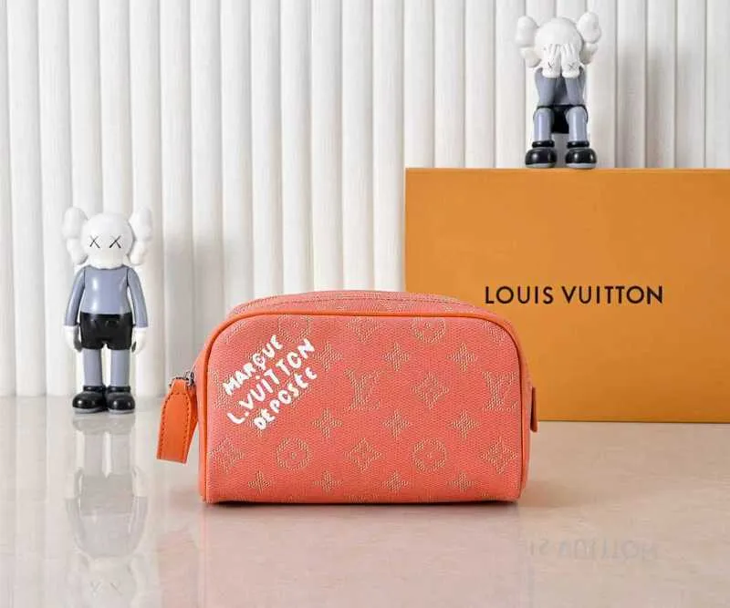 All categories Official website "Brand Women's Bags" Women's Bags 💙 LV 2026 new LV toiletry bag
