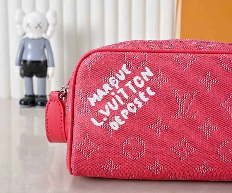All categories Official website "Brand Women's Bags" Women's Bags 💙 LV 2026 new LV toiletry bag