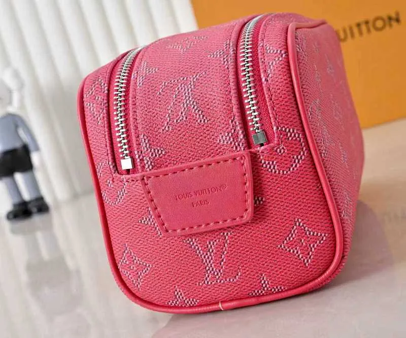 All categories Official website "Brand Women's Bags" Women's Bags 💙 LV 2026 new LV toiletry bag