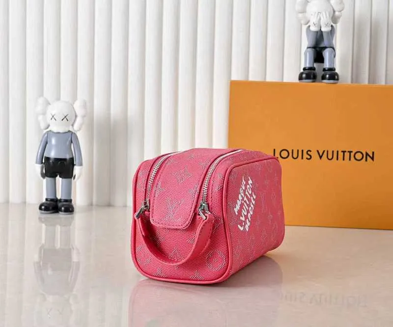 All categories Official website "Brand Women's Bags" Women's Bags 💙 LV 2026 new LV toiletry bag