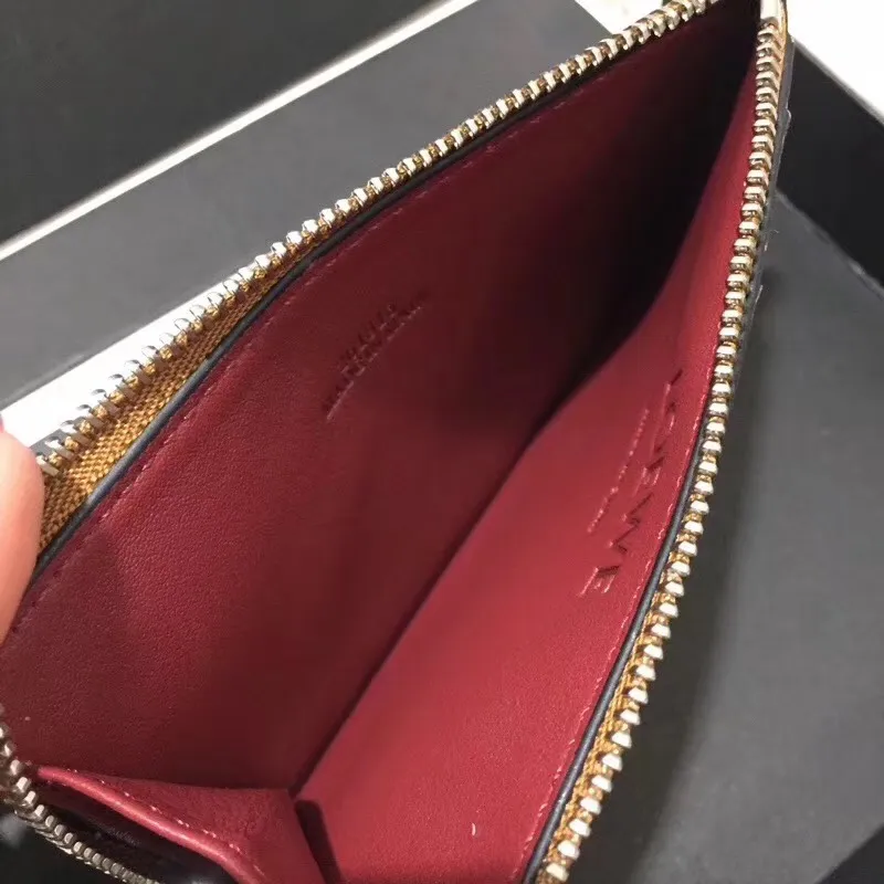 480💰 Color-blocked zippered card holder is made of soft pique calfskin and contrasting calfskin. There are card slots and zipper pockets on both sides, which can hold change and cards. It is exquisite and practical. Style number 3611, size 13*7.5