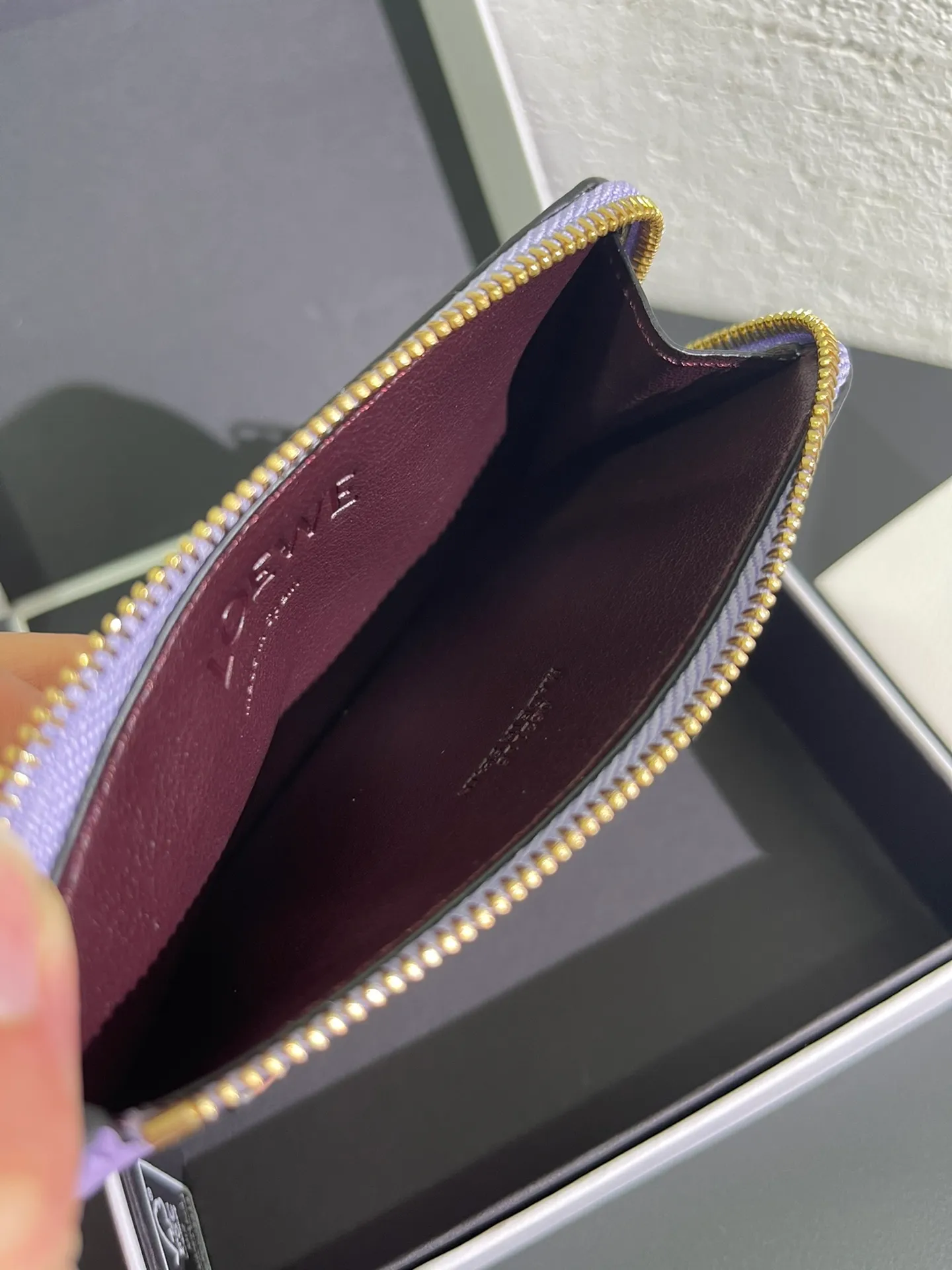 480💰 Color-blocked zippered card holder is made of soft pique calfskin and contrasting calfskin. There are card slots and zipper pockets on both sides, which can hold change and cards. It is exquisite and practical. Style number 3762, size 13*7.5