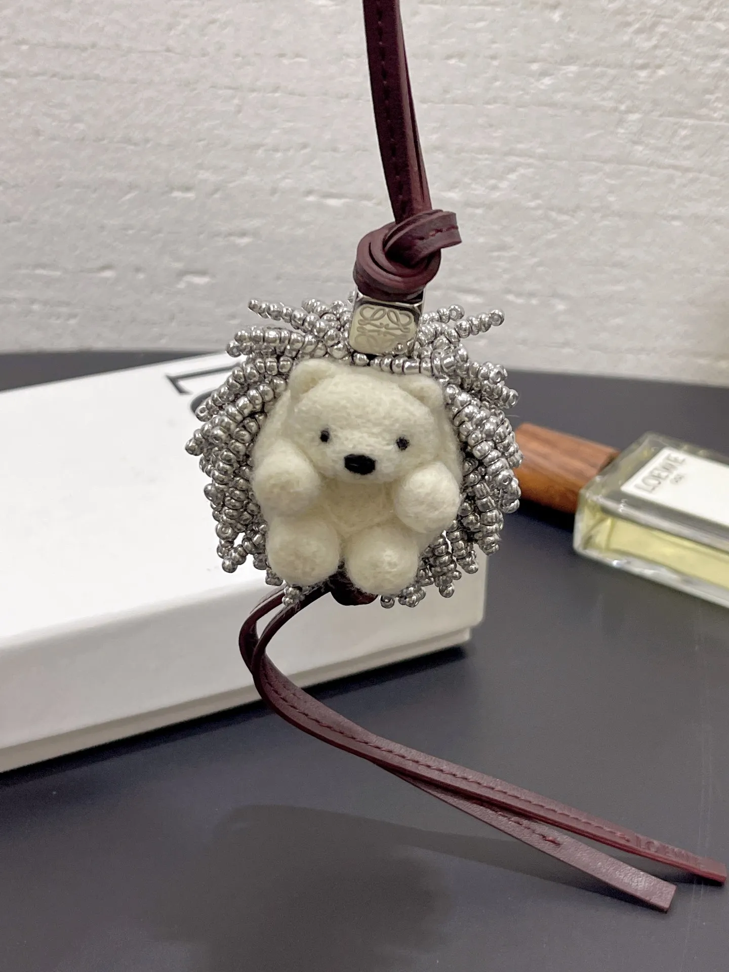 The hedgehog felt pendant is made of felt material and is purely handmade, which is time-consuming and labor-intensive. It can be matched with any bag and is extremely versatile. ⚠️Note: Each one is unique and cannot be guaranteed to be exactly the same. Please do not disturb perfectionists.