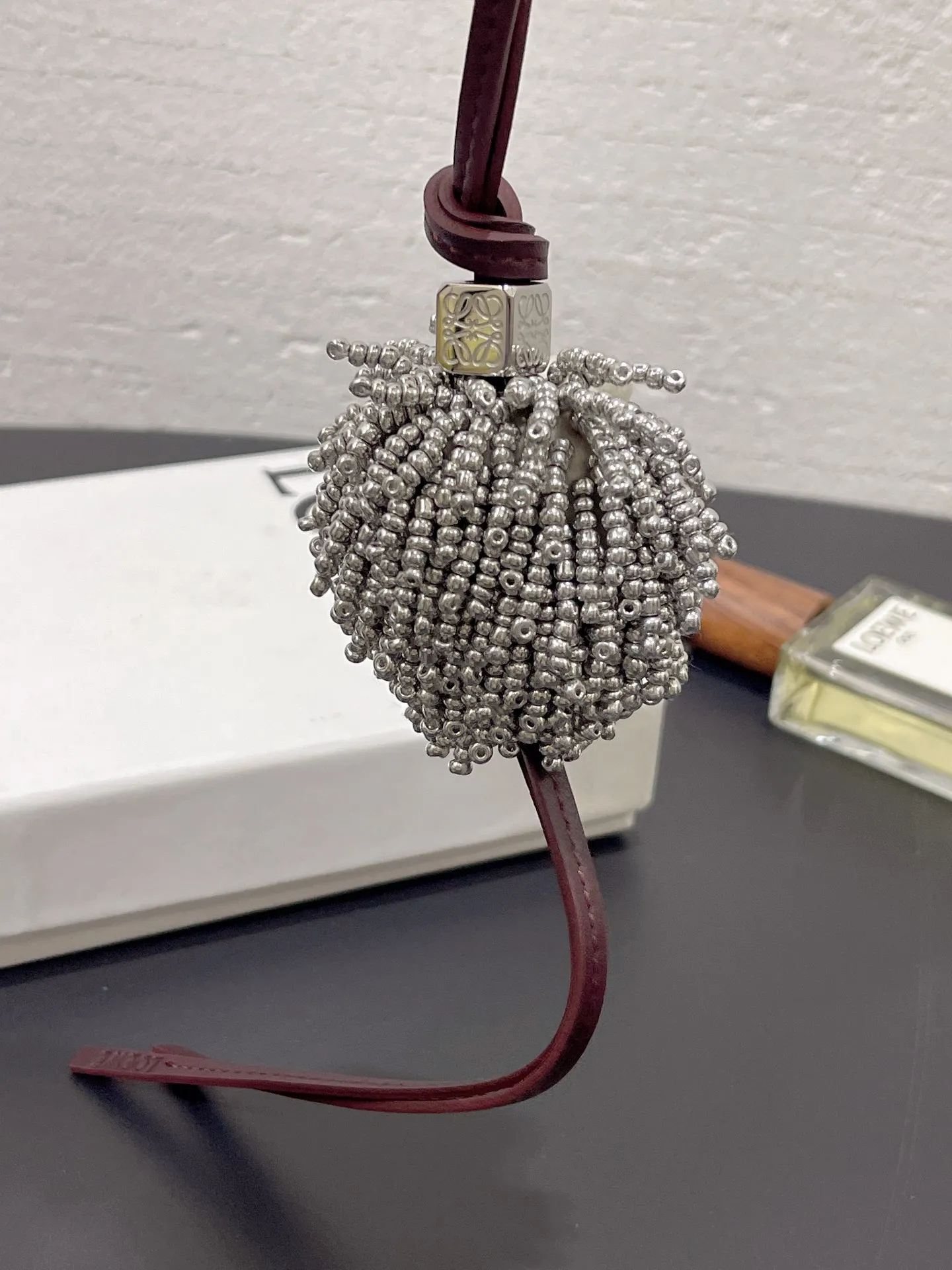 The hedgehog felt pendant is made of felt material and is purely handmade, which is time-consuming and labor-intensive. It can be matched with any bag and is extremely versatile. ⚠️Note: Each one is unique and cannot be guaranteed to be exactly the same. Please do not disturb perfectionists.