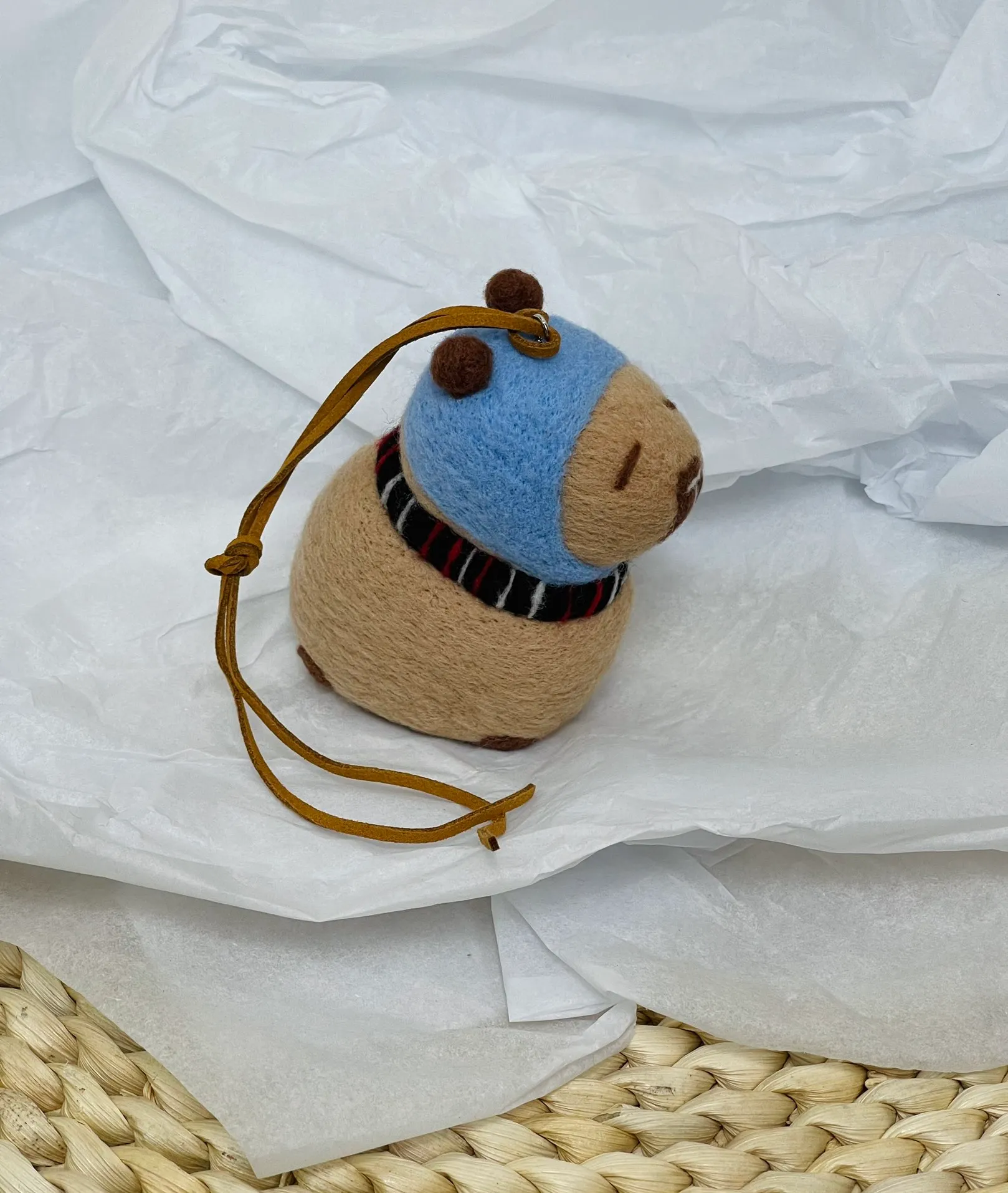 Marni felt pendant is super cute! The rope can be untied and knotted by yourself and comes with a blank dust bag (⚠️Note: It is purely handmade, each one is unique, if you mind, please place your order carefully)