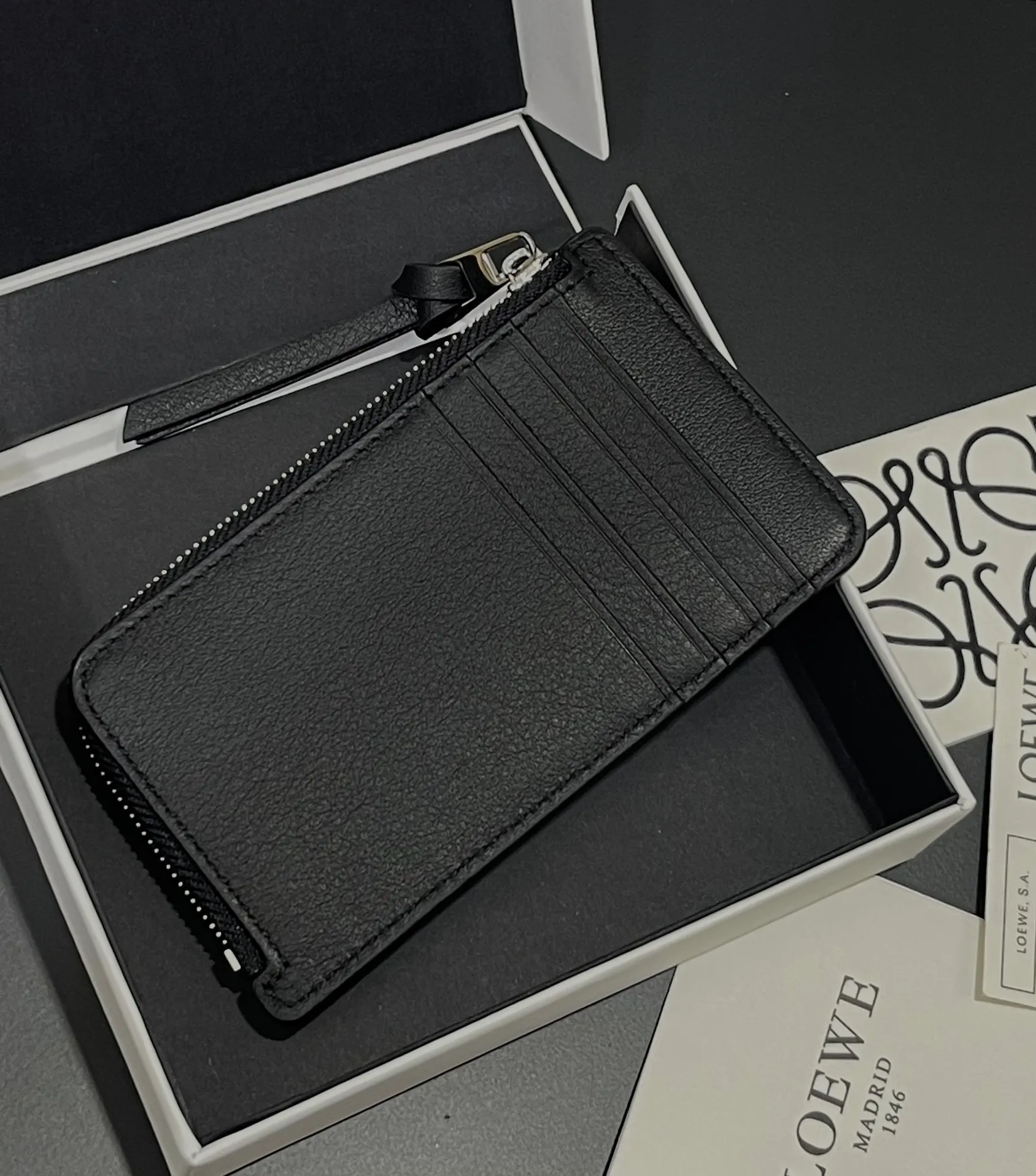 660💰Suna Fujita Zipper Card Case Cooperation Limited Series Deep Sea Print Model Made of Napa Calf Leather Four Card Slots and Zipper Compartment with Deep Sea Print Pattern No. 3806 Size 13*7.5 (⚠️Note: Each position of the silk screen pattern will be a little different, and genuine products will also be available, because the machine will slide during the silk screen printing, which is inevitable. If you mind, please do not place an order)