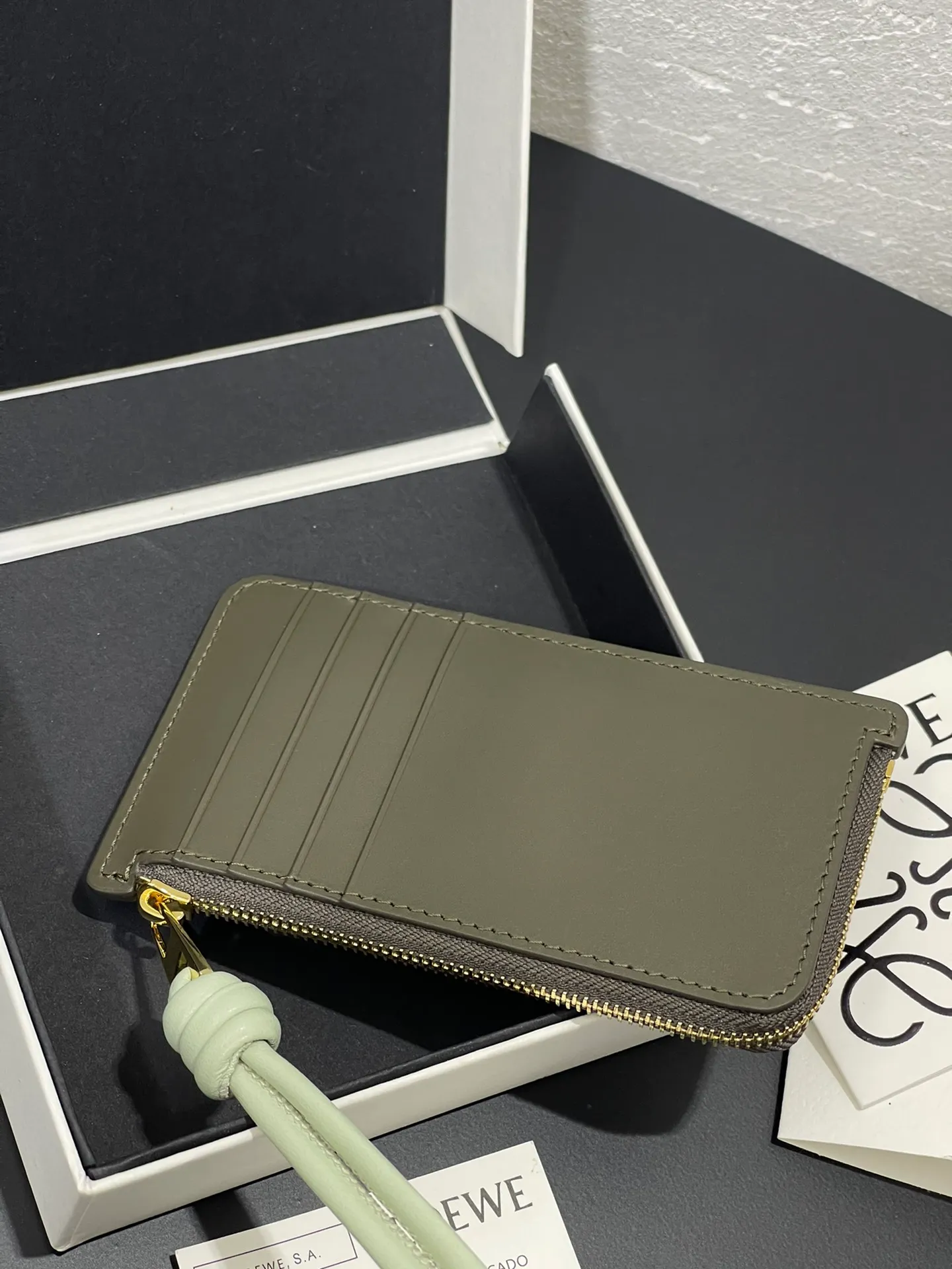Satin nappa cowhide knot zipper small card holder, sheepskin lining, color-blocked knot pull tab, four card slots and zipper compartment. Style number 3793, size 13.5✕7 💰300