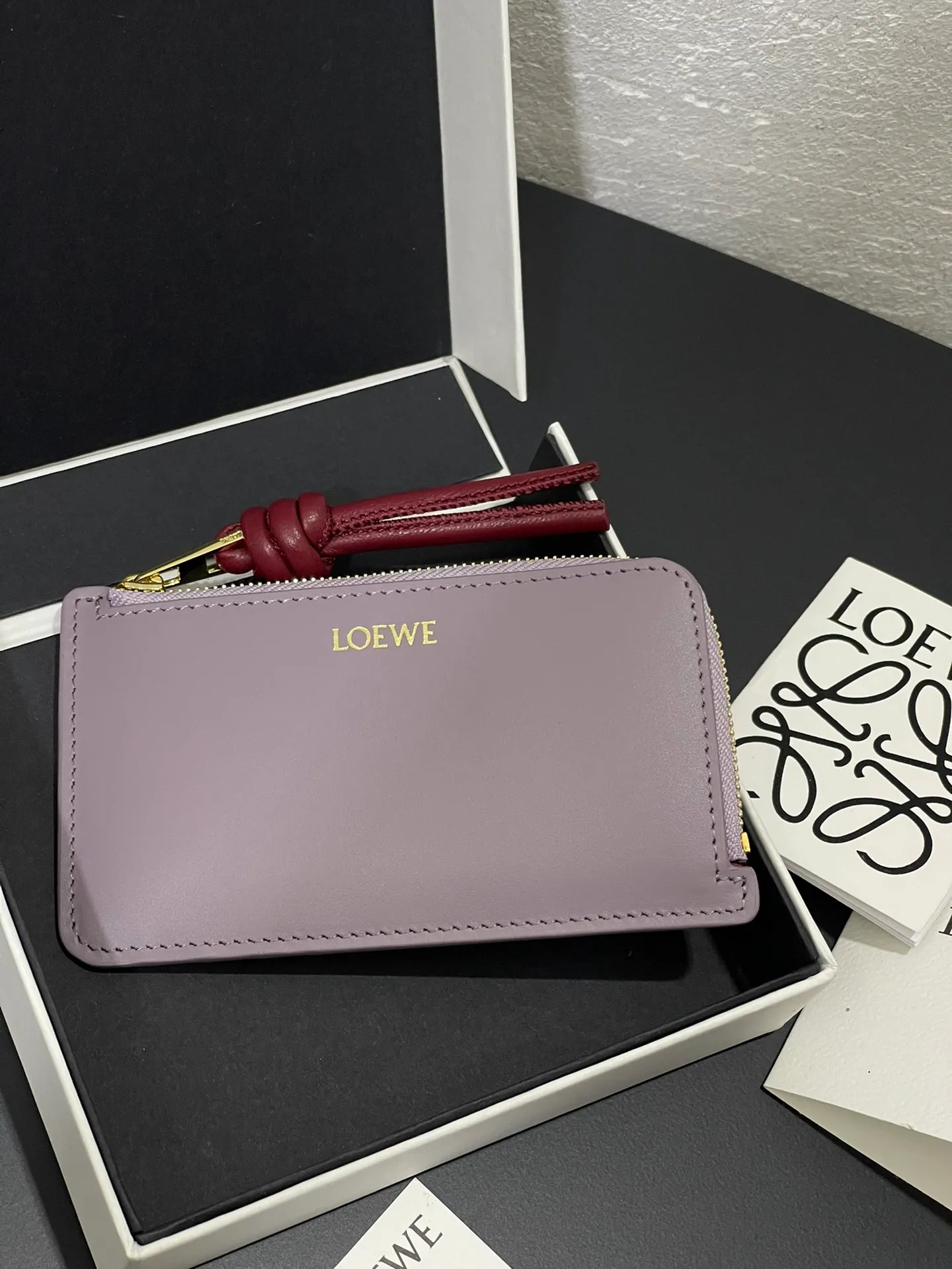 Satin nappa cowhide knot zipper small card holder, sheepskin lining, color-blocked knot pull tab, four card slots and zipper compartment. Style number 3793, size 13.5✕7 💰300