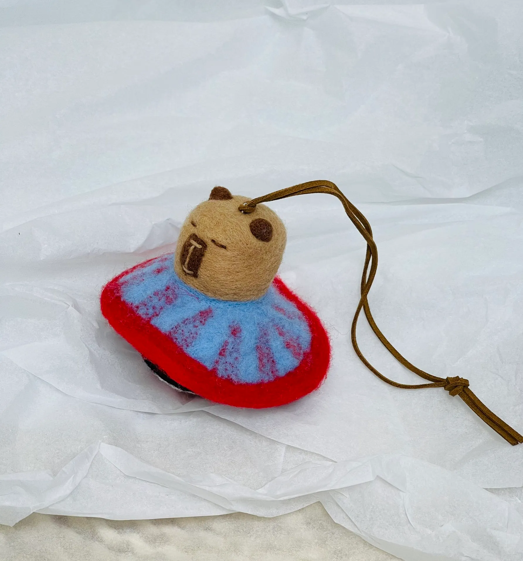 Marni felt pendant is super cute! The rope can be untied and knotted by yourself and comes with a blank dust bag (⚠️Note: It is purely handmade, each one is unique, if you mind, please place your order carefully)