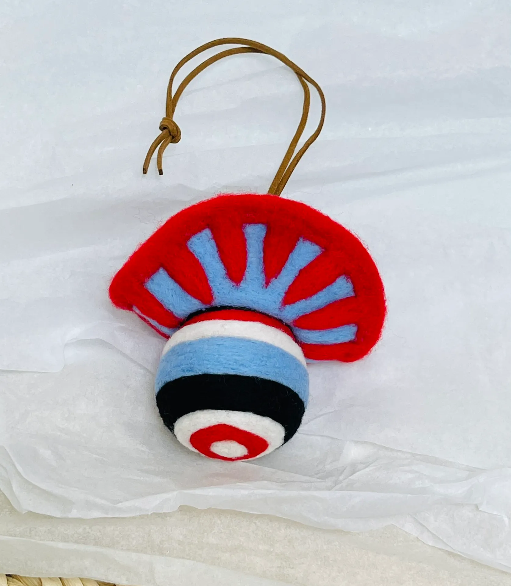 Marni felt pendant is super cute! The rope can be untied and knotted by yourself and comes with a blank dust bag (⚠️Note: It is purely handmade, each one is unique, if you mind, please place your order carefully)