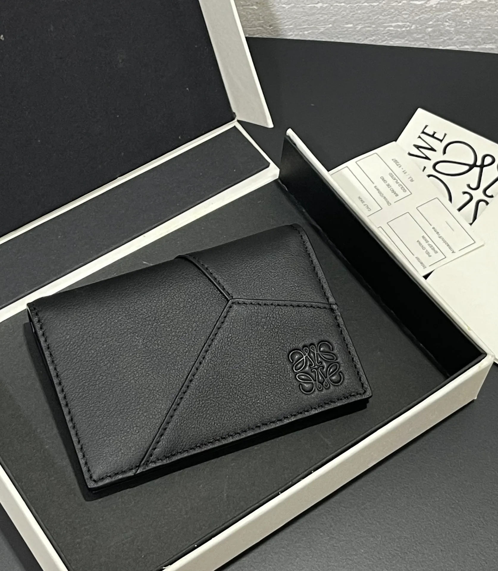 New men's folding small card holder made of calfskin, 8 card slots inside and one card slot outside ZP7800¥ Style No. 3817 Size 7.5✕11.3