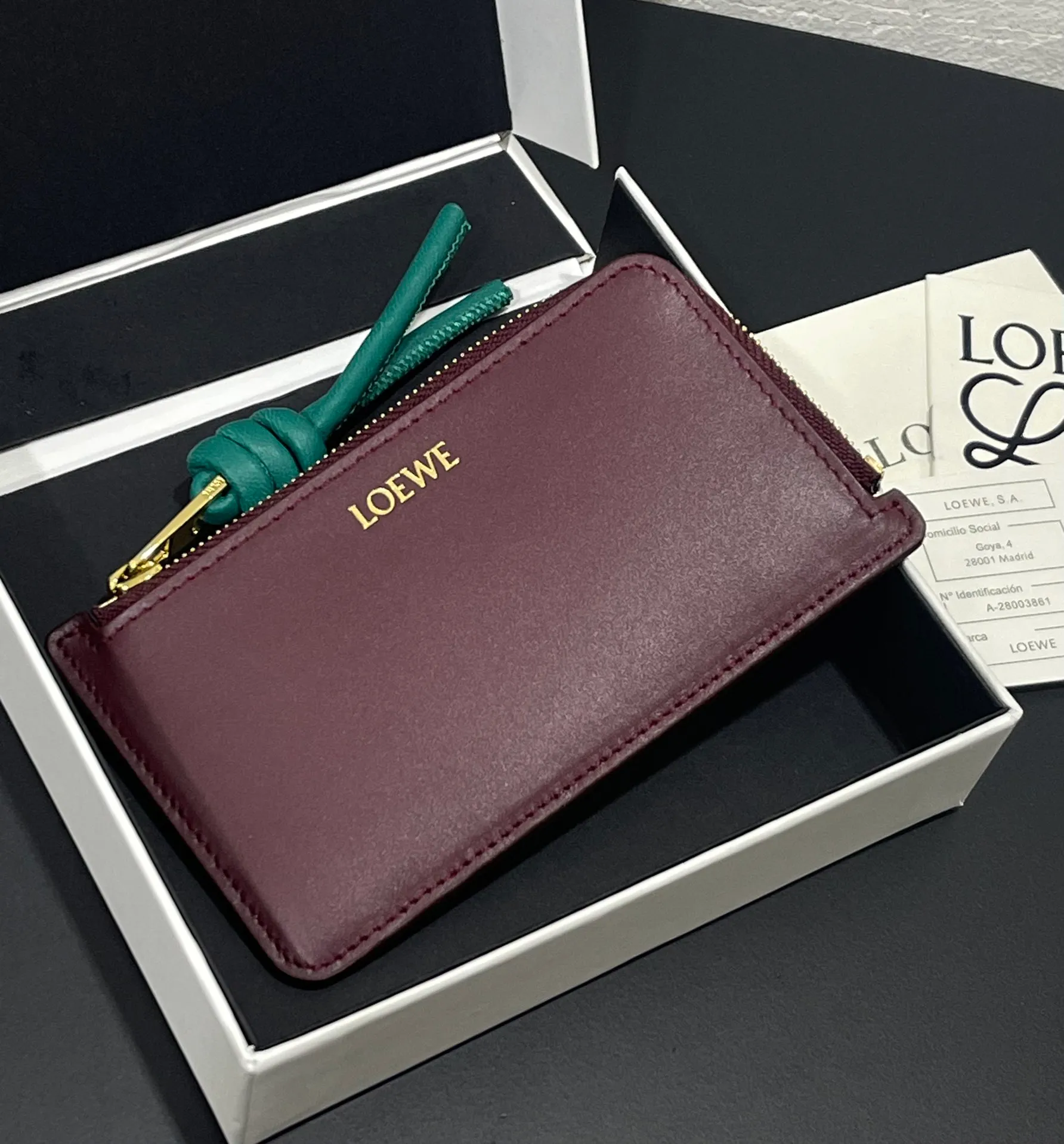 Satin nappa cowhide knot zipper small card holder, sheepskin lining, color-blocked knot pull tab, four card slots and zipper compartment. Style number 3793, size 13.5✕7 💰300