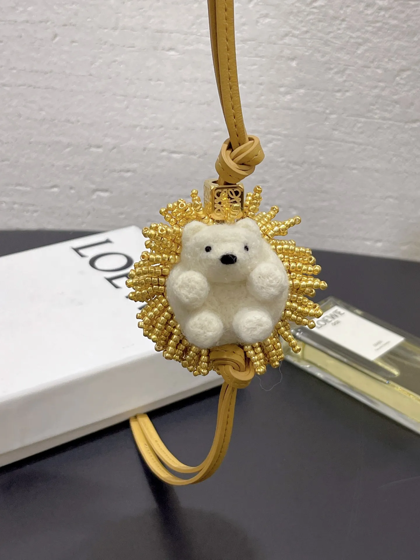 The hedgehog felt pendant is made of felt material and is purely handmade, which is time-consuming and labor-intensive. It can be matched with any bag and is extremely versatile. ⚠️Note: Each one is unique and cannot be guaranteed to be exactly the same. Please do not disturb perfectionists.