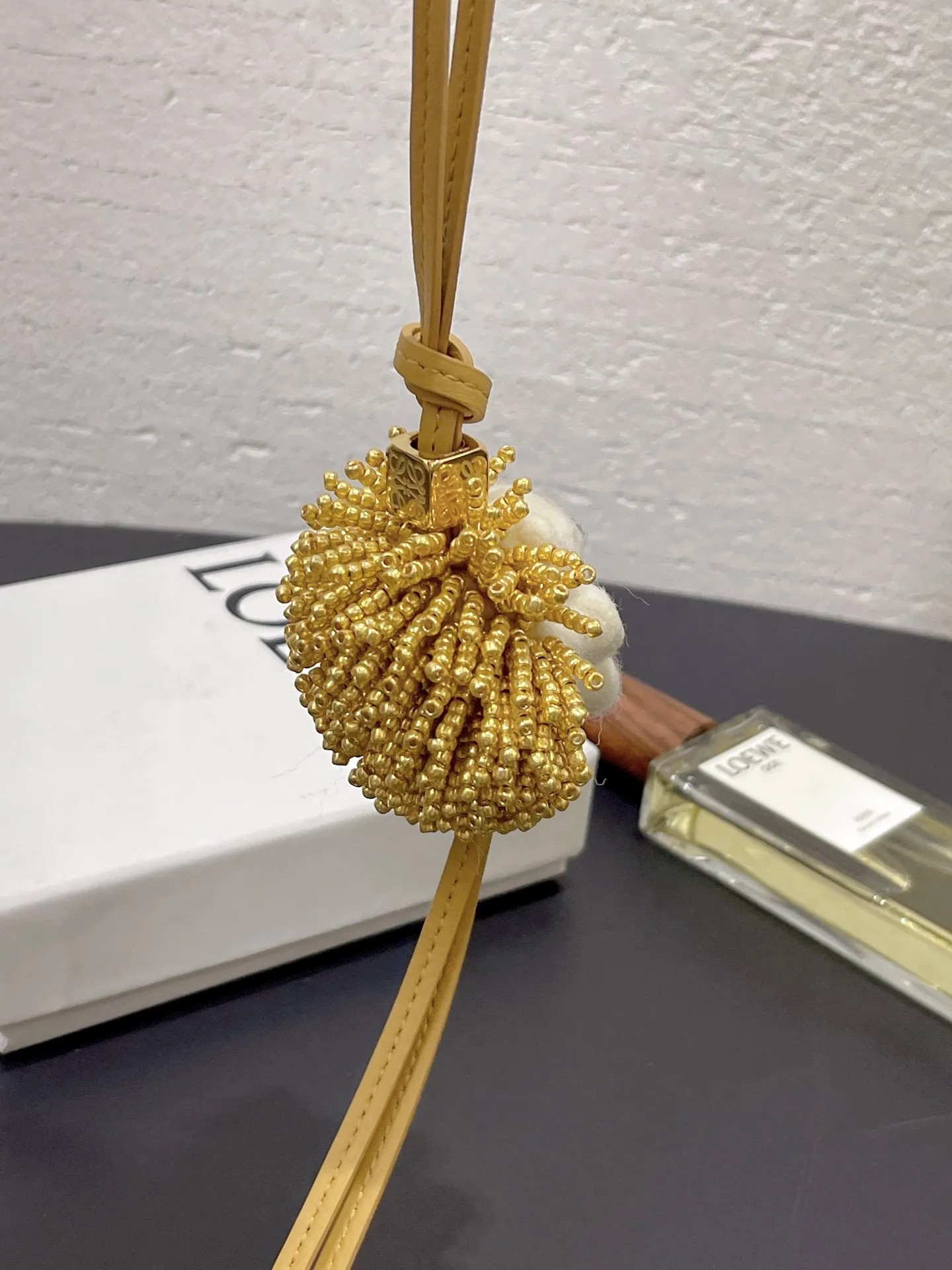 The hedgehog felt pendant is made of felt material and is purely handmade, which is time-consuming and labor-intensive. It can be matched with any bag and is extremely versatile. ⚠️Note: Each one is unique and cannot be guaranteed to be exactly the same. Please do not disturb perfectionists.