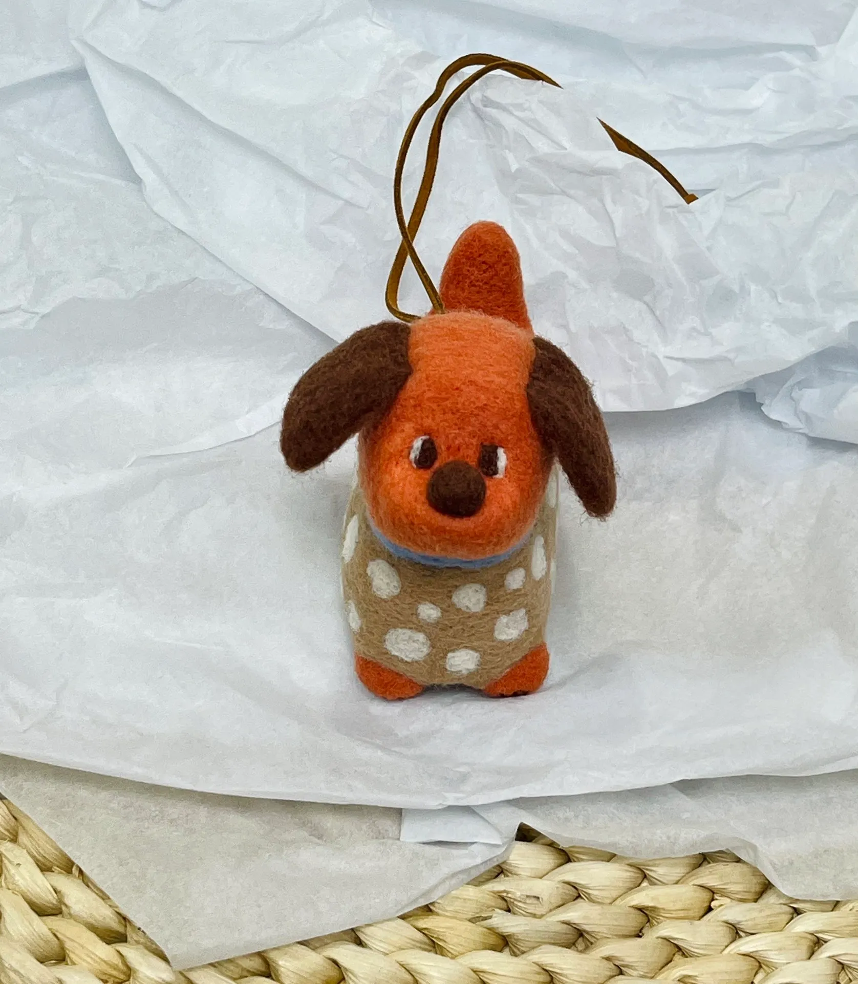 Marni felt pendant is super cute! The rope can be untied and knotted by yourself and comes with a blank dust bag (⚠️Note: It is purely handmade, each one is unique, if you mind, please place your order carefully)