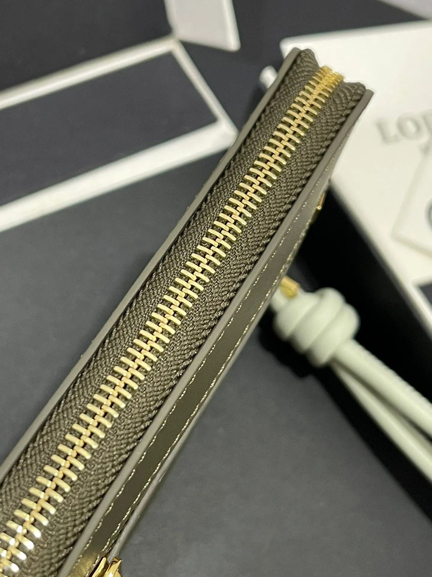 Glossy nappa leather knotted zipper wallet with sheepskin lining, color-blocked knotted pull tab, six card slots and zipper compartment. Style number 3805, size 12*9.5 💰410