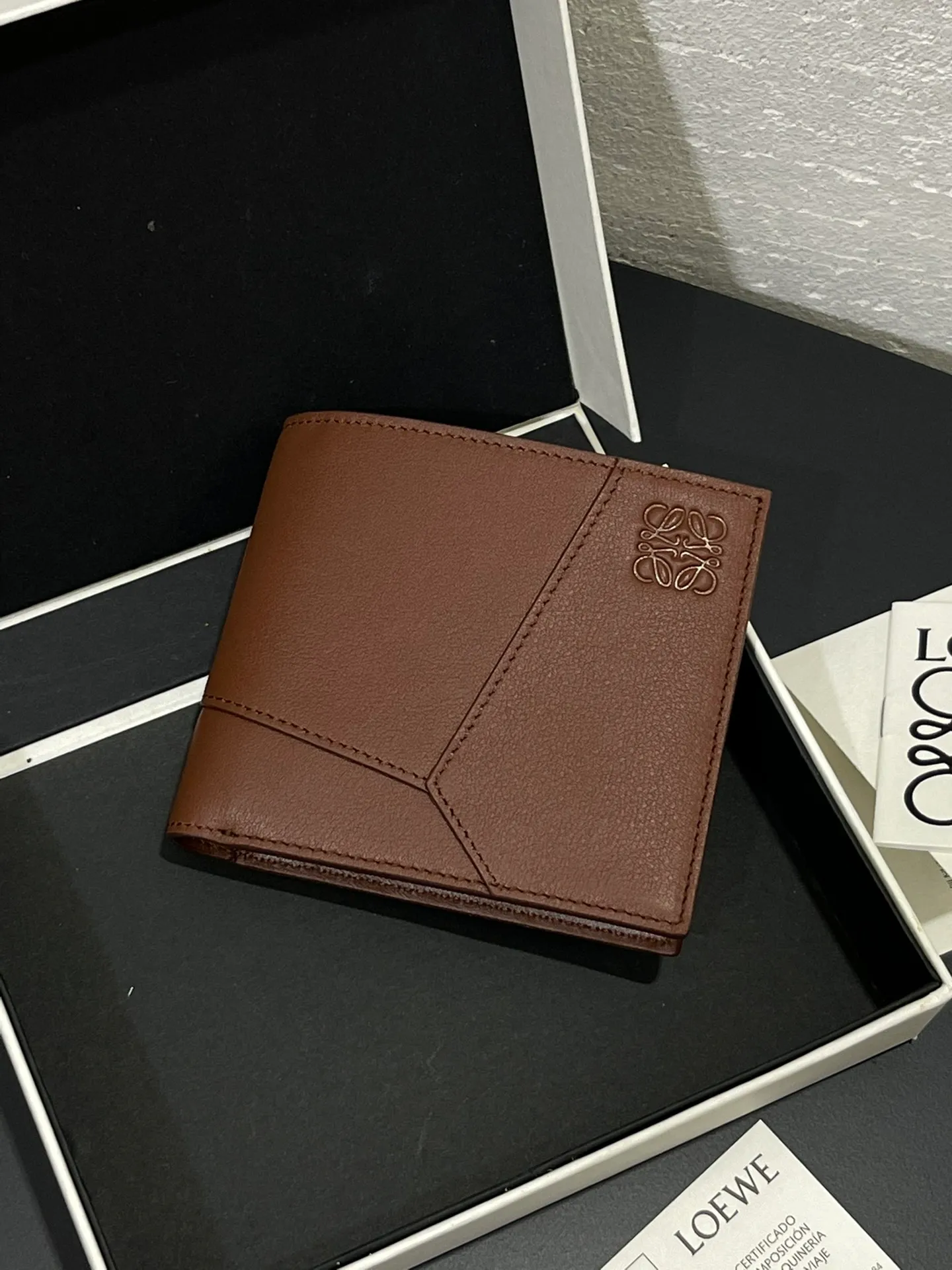 Men's bifold wallet is shipped. The wallet is inspired by the puzzle series handbags. It adopts a unique geometric pattern. It is made of classic calfskin. It has eight card slots and two large pockets. Style number 3801. Size 11*10 💰330
