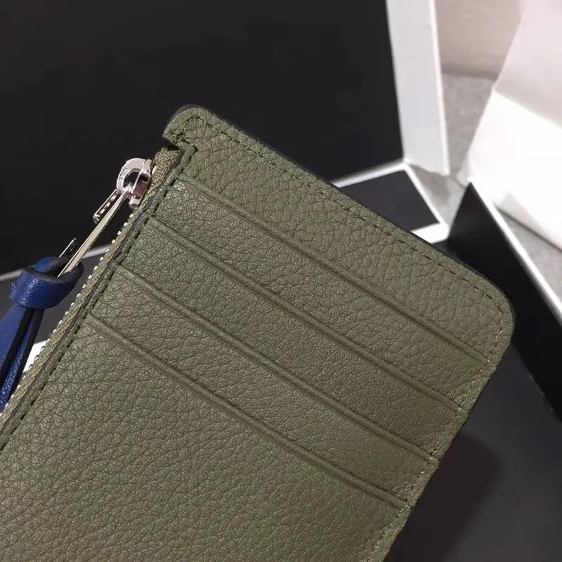 480💰 Color-blocked zippered card holder is made of soft pique calfskin and contrasting calfskin. There are card slots and zipper pockets on both sides, which can hold change and cards. It is exquisite and practical. Style number 3611, size 13*7.5