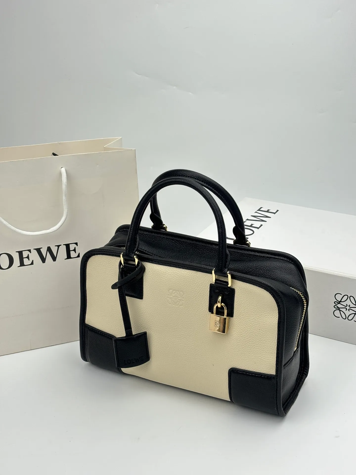 All categories Official website "Brand Women's Bags" Women's Bags 💙 Loewe 2026 new LOEWE crossbody bag