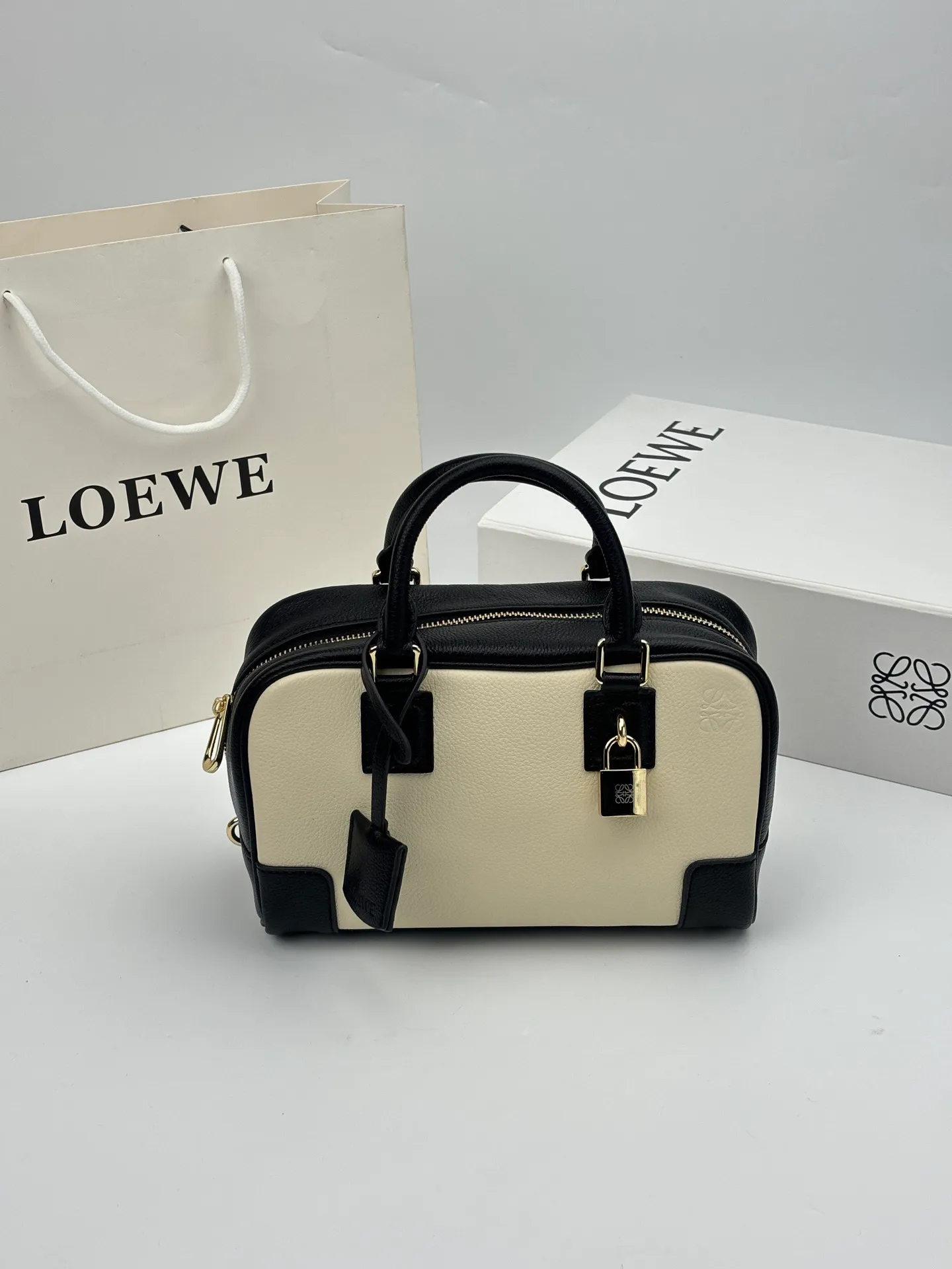 All categories Official website "Brand Women's Bags" Women's Bags 💙 Loewe 2026 new LOEWE crossbody bag