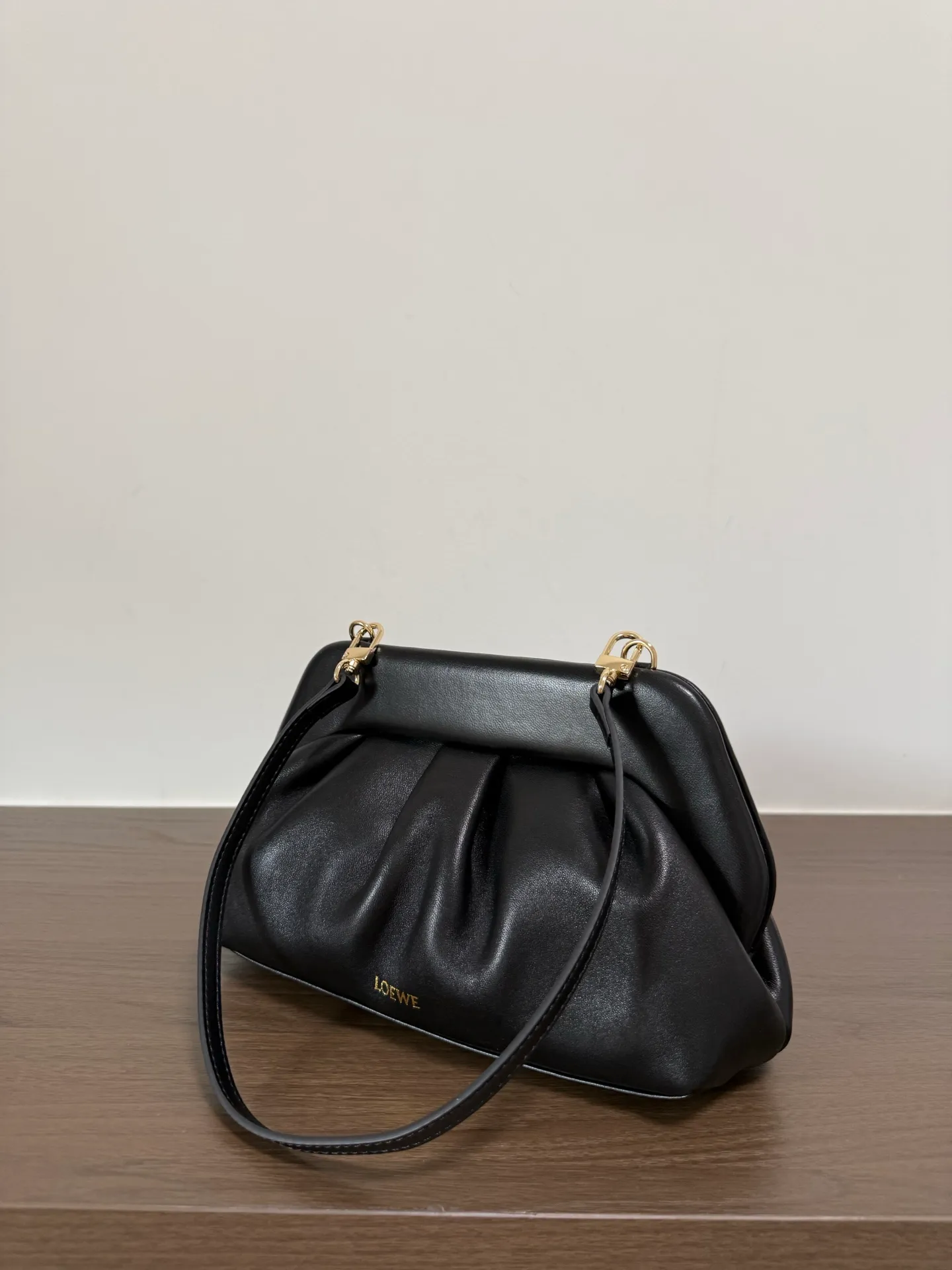 All categories Official website "Brand Women's Bags" Women's Bags 💙 Loewe 2026 new LOEWE armpit bag