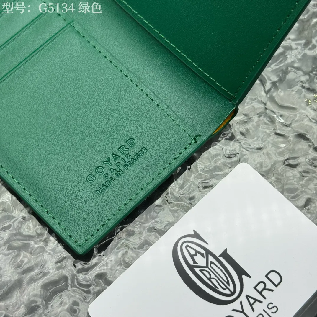 💰100 💎Top original 𝑺𝒂𝒊𝒏𝒕 𝑷𝒊𝒆𝒓𝒓𝒆 𝐠𝐨𝐲𝐚𝐫𝐝 Hot style 💕 Goya wallet card holder It is fully functional and has a large-sized banknote pocket that can hold cards, documents and banknotes at the same time. The compact design is just right for putting in a jacket or pants pocket. Style number: G5134 Size:7.5*1.5*11cm.