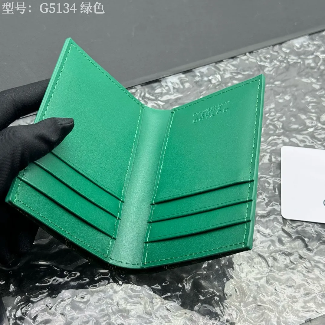 💰100 💎Top original 𝑺𝒂𝒊𝒏𝒕 𝑷𝒊𝒆𝒓𝒓𝒆 𝐠𝐨𝐲𝐚𝐫𝐝 Hot style 💕 Goya wallet card holder It is fully functional and has a large-sized banknote pocket that can hold cards, documents and banknotes at the same time. The compact design is just right for putting in a jacket or pants pocket. Style number: G5134 Size:7.5*1.5*11cm.