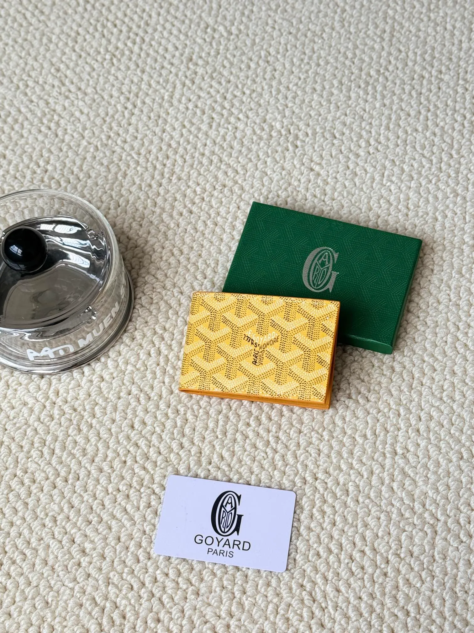 💰100Insert Victoire Card Holder can not only be used on its own, but also fits into the Victoire Wallet to add more card storage space. Goyardine canvas & Vauzelles calfskin Style number: 9638 Size: 7.1 cmx0.5 cmx10 cm