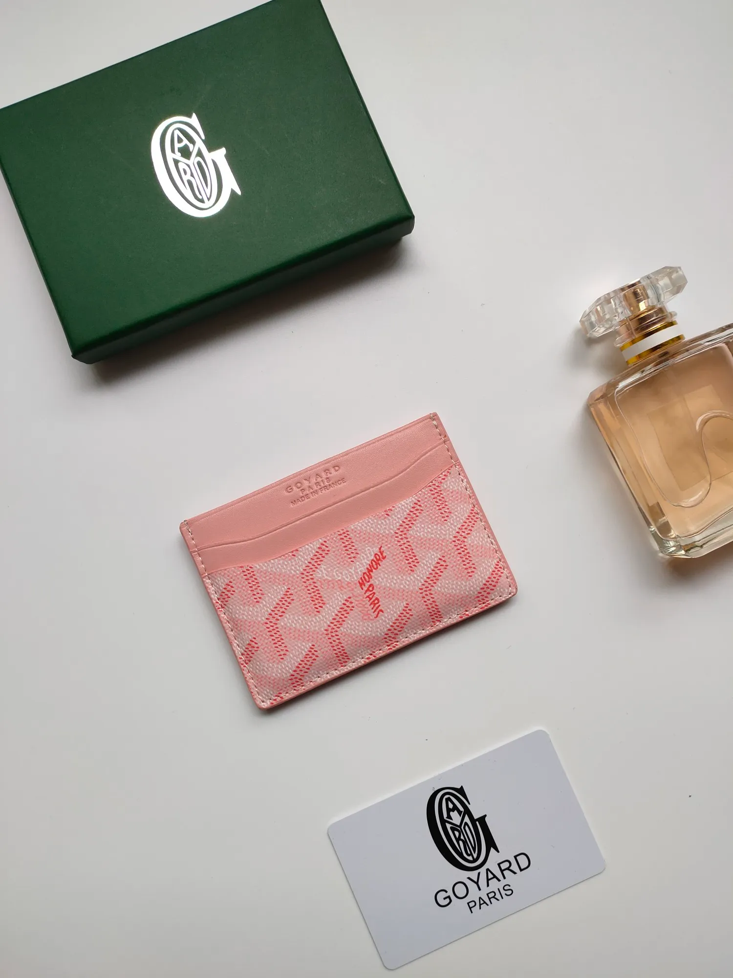￥90💰GOYARD Goya Classic👍🏻Saint-Sulpice card holder has a small and compact design, and its central pocket can store cards, documents or folded banknotes. The compact design fits nicely in a jacket or pants pocket. Style number: 9636 Size: 7 x10.5 cm