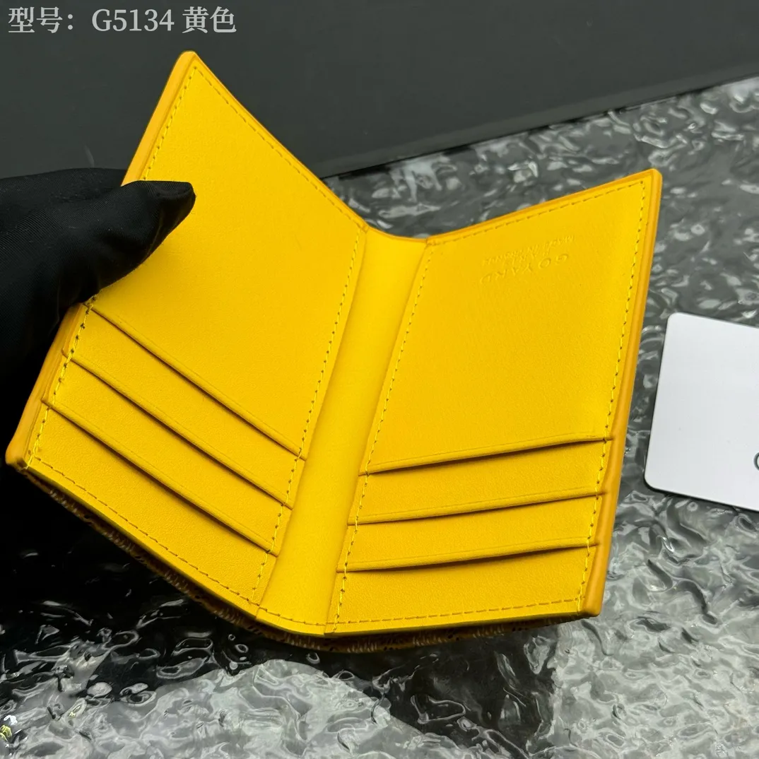 💰100 💎Top original 𝑺𝒂𝒊𝒏𝒕 𝑷𝒊𝒆𝒓𝒓𝒆 𝐠𝐨𝐲𝐚𝐫𝐝 Hot style 💕 Goya wallet card holder It is fully functional and has a large-sized banknote pocket that can hold cards, documents and banknotes at the same time. The compact design is just right for putting in a jacket or pants pocket. Style number: G5134 Size:7.5*1.5*11cm.
