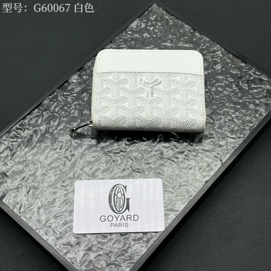 💰130 💎Top original 𝐠𝐨𝐲𝐚𝐫𝐝 Hot style 💕 Goya wallet short Matignon Mini coin purse with full zipper closure design. Its central compartment holds coins, while its interior patch pocket holds cards or small IDs. Style number: G60067 Size: 10.4*7.5*1.8cm