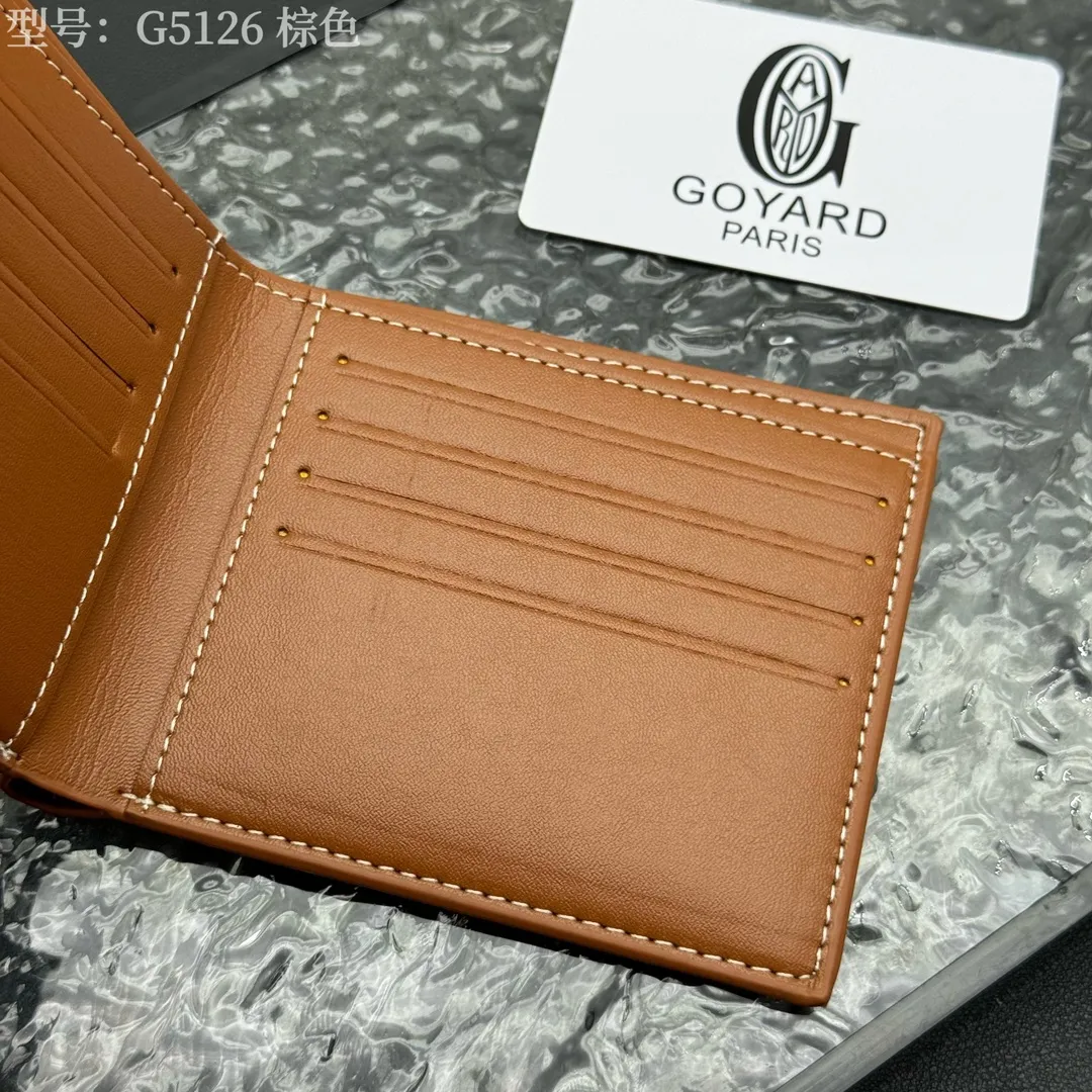 💰110 💎Upgraded original version 𝐠𝐨𝐲𝐚𝐫𝐝 Hot style ❤️Goyard short wallet, Goyard 8-slot card slot wallet, the texture is perfect and can hold about 8-10 cards, it can hold cash, it is thin and does not stand up, it is classic, practical and attractive! If you want to create a short clip with a feeling that is different from others and has a deep taste, it must be him! size: 11*9 (cm) model: G5126