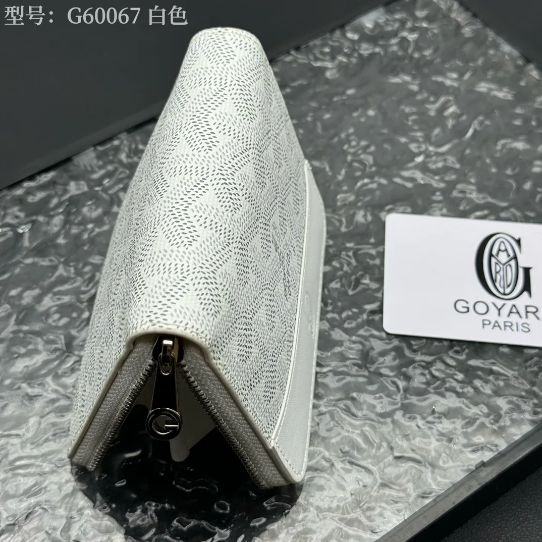 💰110 💎Top original 𝐠𝐨𝐲𝐚𝐫𝐝 Hot style 💕 Goya wallet short Matignon Mini coin purse with full zipper closure design. Its central compartment holds coins, while its interior patch pocket holds cards or small IDs. Style number: G60067 Size: 10.4*7.5*1.8cm