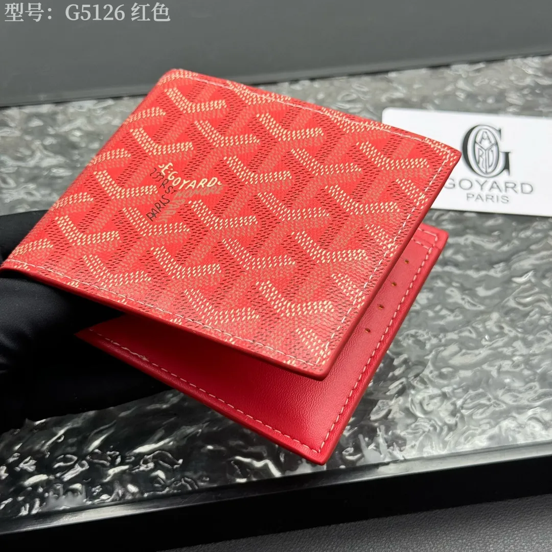 💰110 💎Upgraded original version 𝐠𝐨𝐲𝐚𝐫𝐝 Hot style ❤️Goyard short wallet, Goyard 8-slot card slot wallet, the texture is perfect and can hold about 8-10 cards, it can hold cash, it is thin and does not stand up, it is classic, practical and attractive! If you want to create a short clip with a feeling that is different from others and has a deep taste, it must be him! size: 11*9 (cm) model: G5126