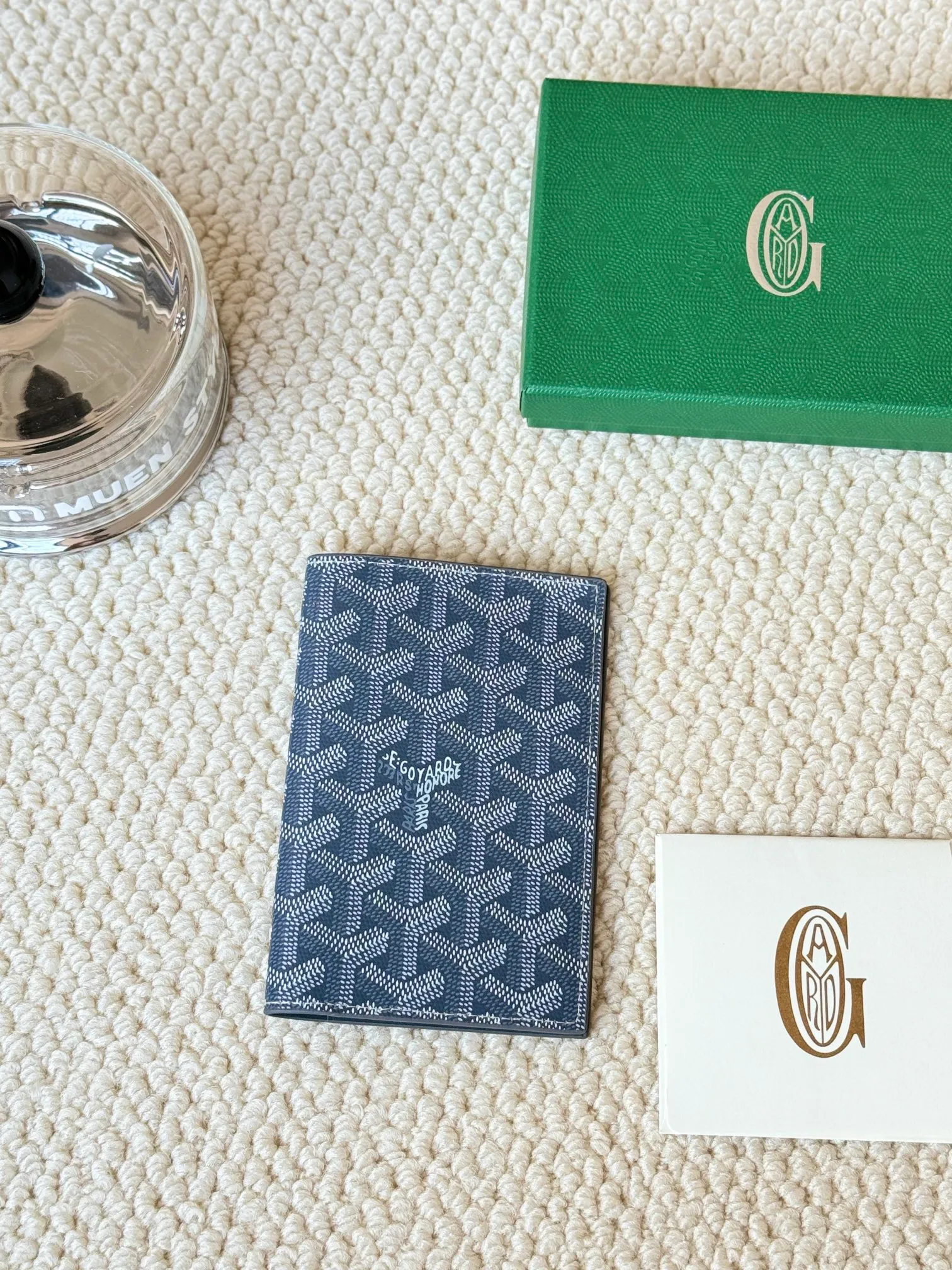💰120 Goyard Passport Holder Goyardine Canvas & Vauzelles Calfskin No.: 804 Eleven colors. The country is open. The first choice for overseas travel. Multiple colors available. Can be used as a couple. It’s yyds to give as a gift for your own use! A super convenient passport holder with four card slots + two compartments for traveling. Small and portable, good-looking. Material: goyarine canvas and Vauzelles calfskin. Size: 14✖️10✖️1.5cm