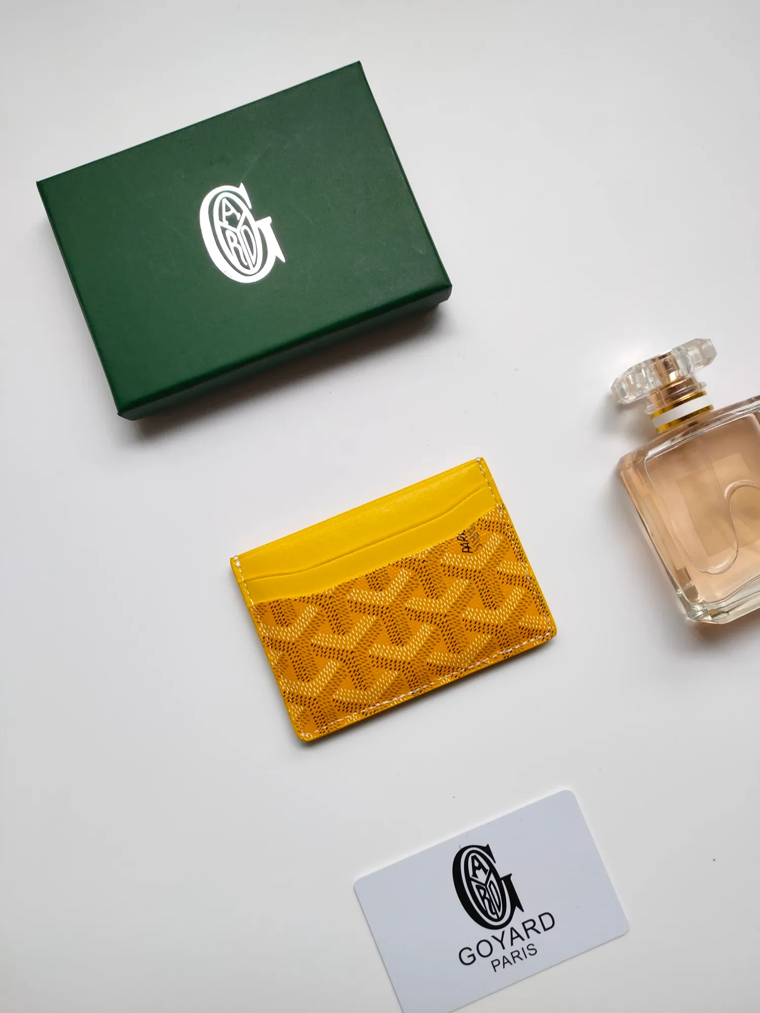 ￥90💰GOYARD Goya Classic👍🏻Saint-Sulpice card holder has a small and compact design, and its central pocket can store cards, documents or folded banknotes. The compact design fits nicely in a jacket or pants pocket. Style number: 9636 Size: 7 x10.5 cm