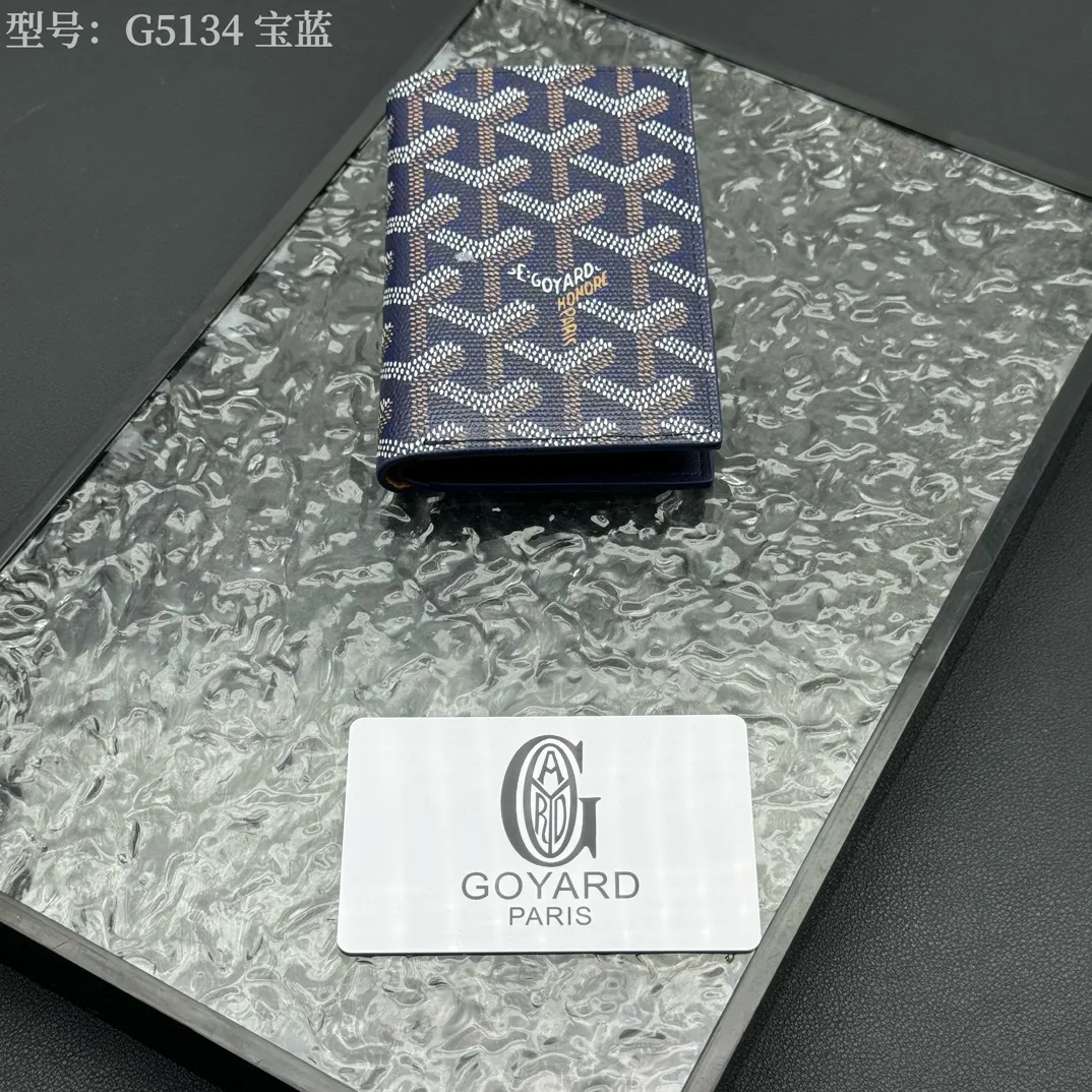 💰100 💎Top original 𝑺𝒂𝒊𝒏𝒕 𝑷𝒊𝒆𝒓𝒓𝒆 𝐠𝐨𝐲𝐚𝐫𝐝 Hot style 💕 Goya wallet card holder It is fully functional and has a large-sized banknote pocket that can hold cards, documents and banknotes at the same time. The compact design is just right for putting in a jacket or pants pocket. Style number: G5134 Size:7.5*1.5*11cm.