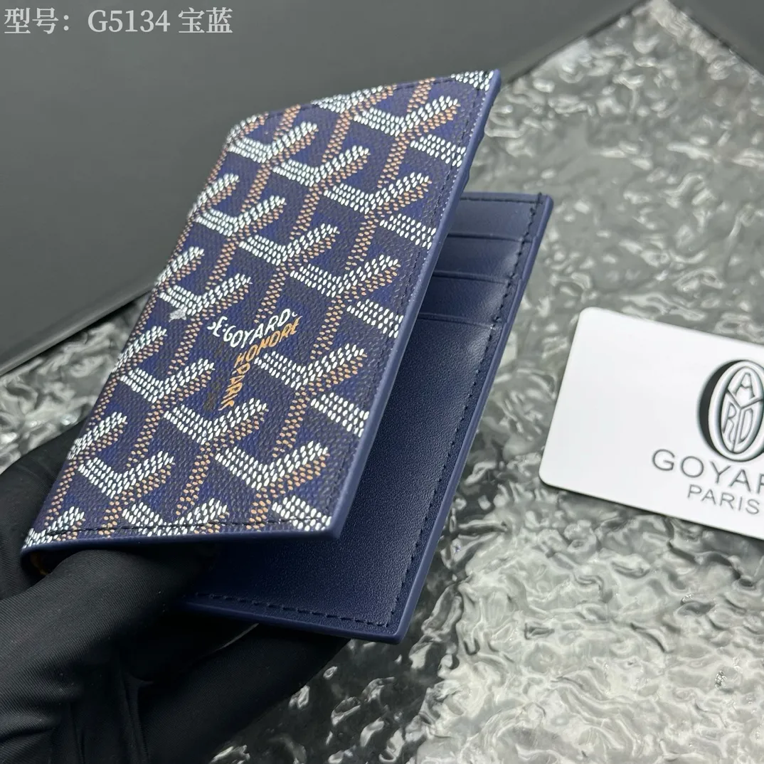 💰100 💎Top original 𝑺𝒂𝒊𝒏𝒕 𝑷𝒊𝒆𝒓𝒓𝒆 𝐠𝐨𝐲𝐚𝐫𝐝 Hot style 💕 Goya wallet card holder It is fully functional and has a large-sized banknote pocket that can hold cards, documents and banknotes at the same time. The compact design is just right for putting in a jacket or pants pocket. Style number: G5134 Size:7.5*1.5*11cm.