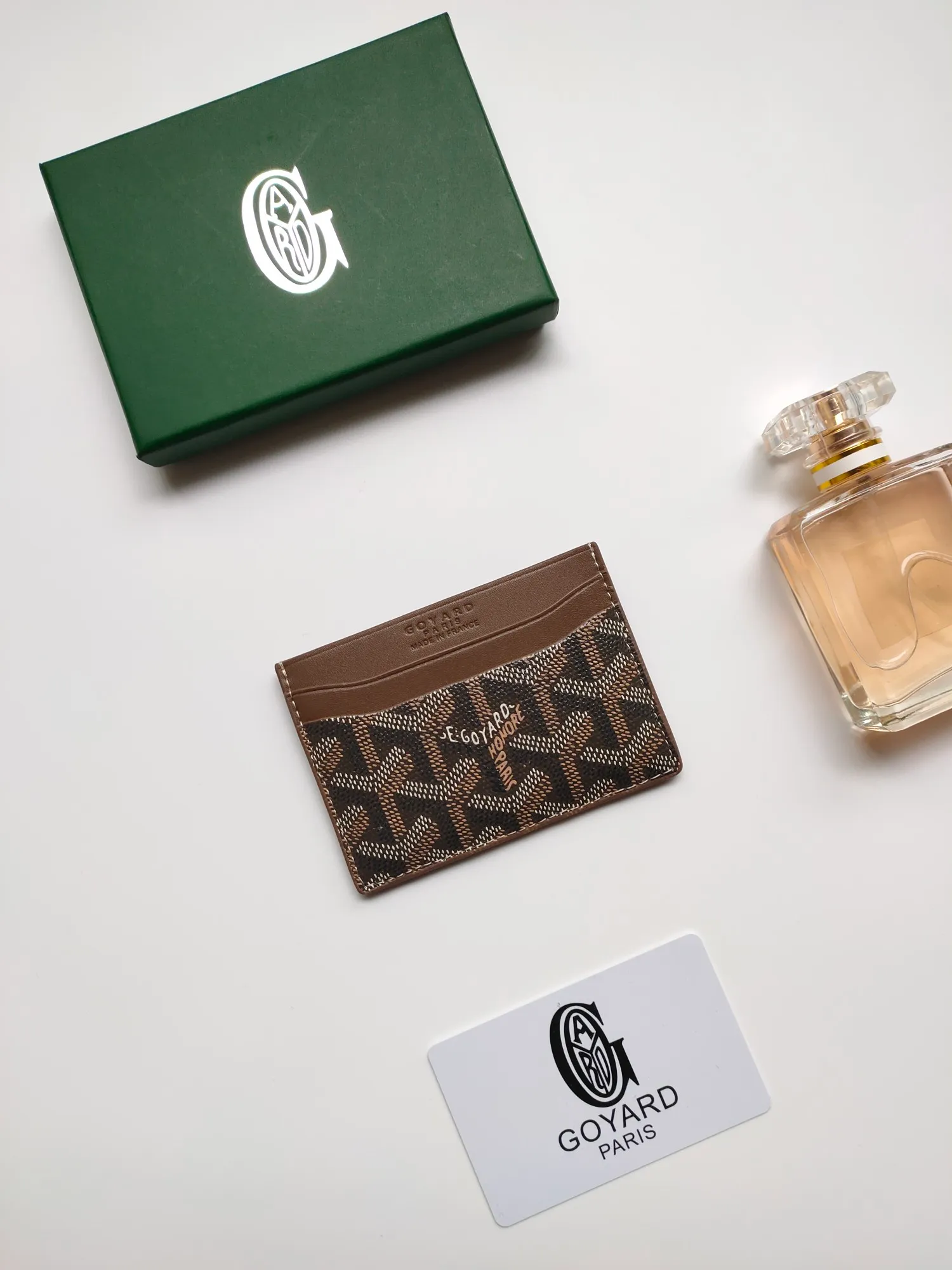 ￥90💰GOYARD Goya Classic👍🏻Saint-Sulpice card holder has a small and compact design, and its central pocket can store cards, documents or folded banknotes. The compact design fits nicely in a jacket or pants pocket. Style number: 9636 Size: 7 x10.5 cm