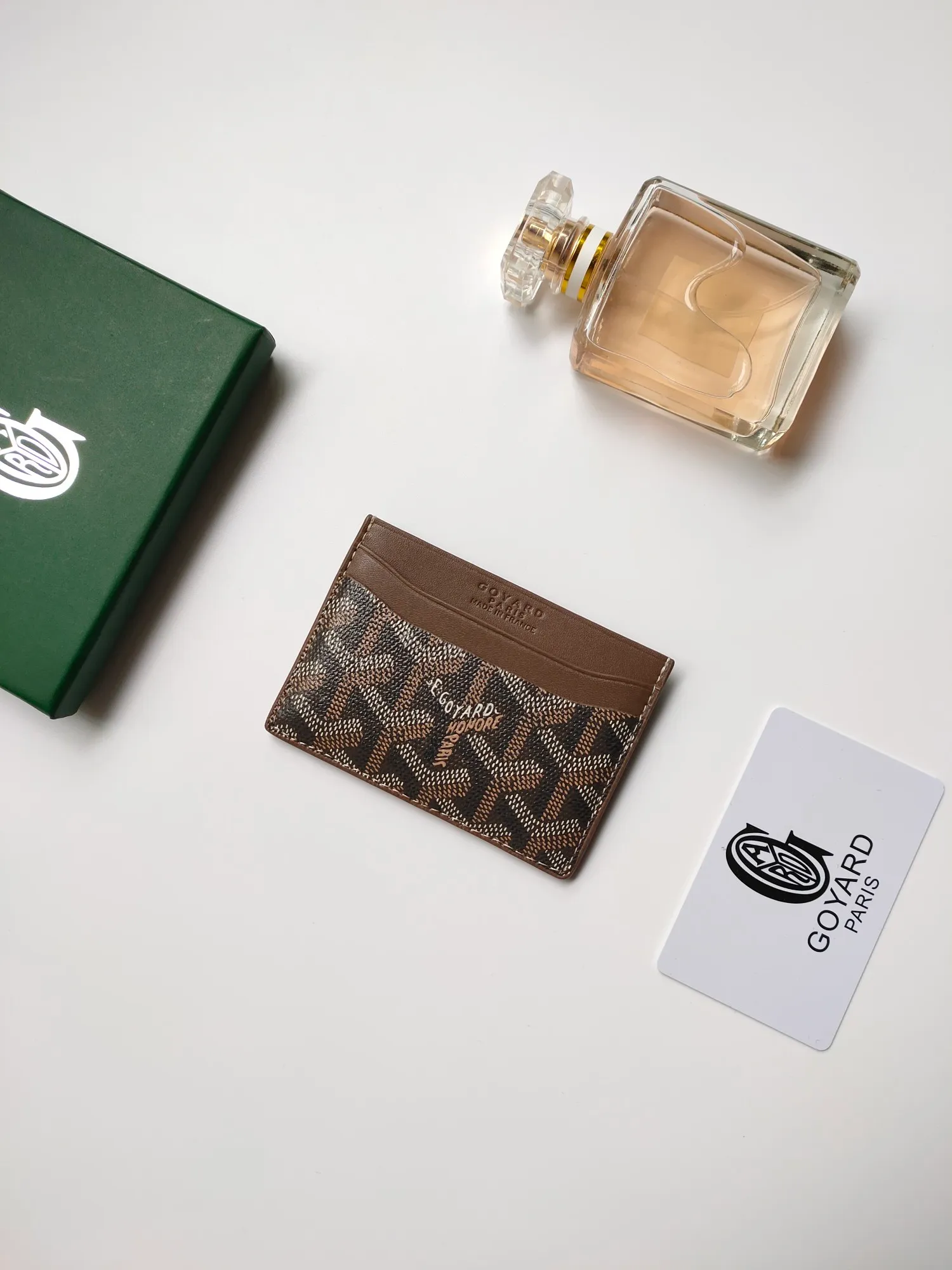 ￥90💰GOYARD Goya Classic👍🏻Saint-Sulpice card holder has a small and compact design, and its central pocket can store cards, documents or folded banknotes. The compact design fits nicely in a jacket or pants pocket. Style number: 9636 Size: 7 x10.5 cm
