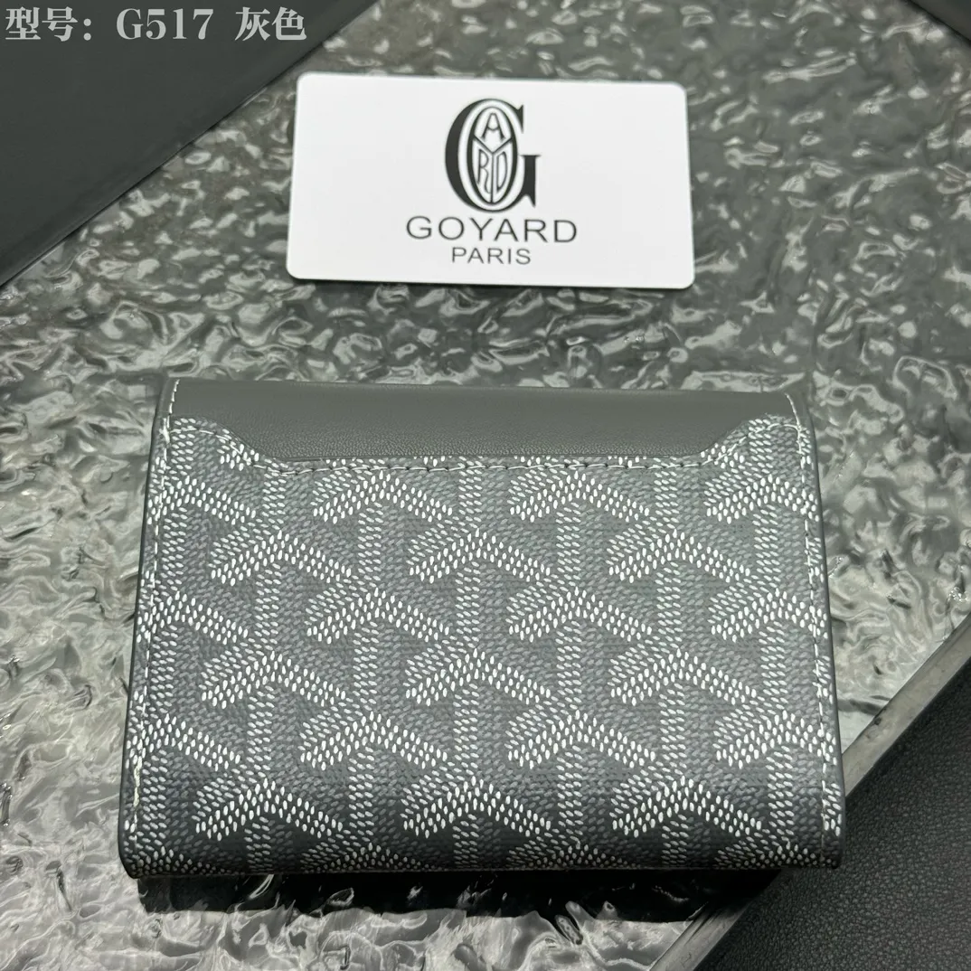 💰120 💎Top Original 𝑮𝑶𝒀𝑨𝑹𝑫 𝑽𝒊𝒄𝒕𝒐𝒊𝒓𝒆 The wallet has a small and compact design that can store cards, banknotes and documents. It's sized to fit in a bag or in a jacket or pants pocket. The Insert Victoire Card Holder can be placed inside the Victoire Wallet to store even more cards. Style number: G517 Size: 12*9*3